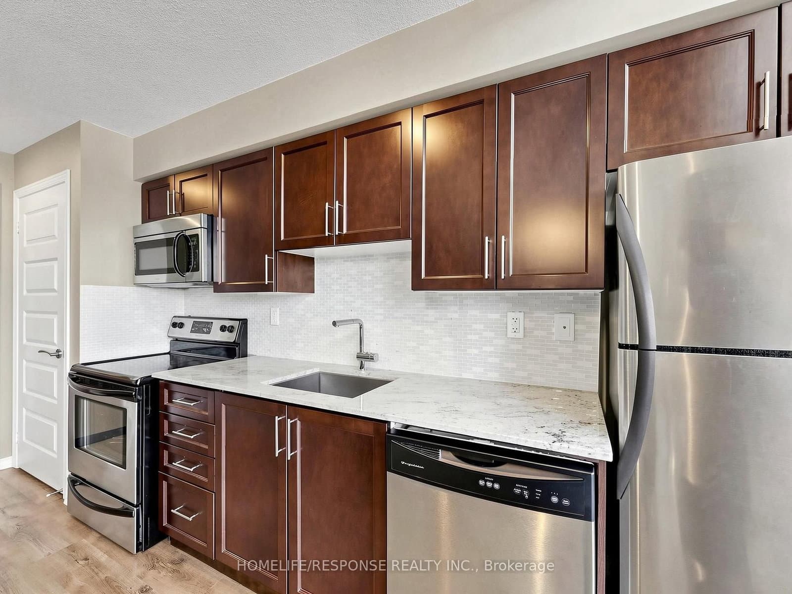 215 QUEEN Street E, Unit 225 thumbnail 10