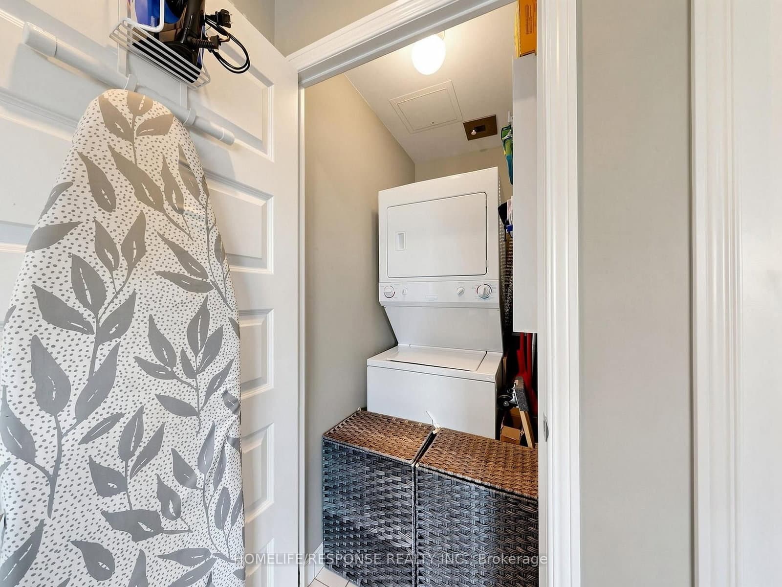215 QUEEN Street E, Unit 225 thumbnail 18