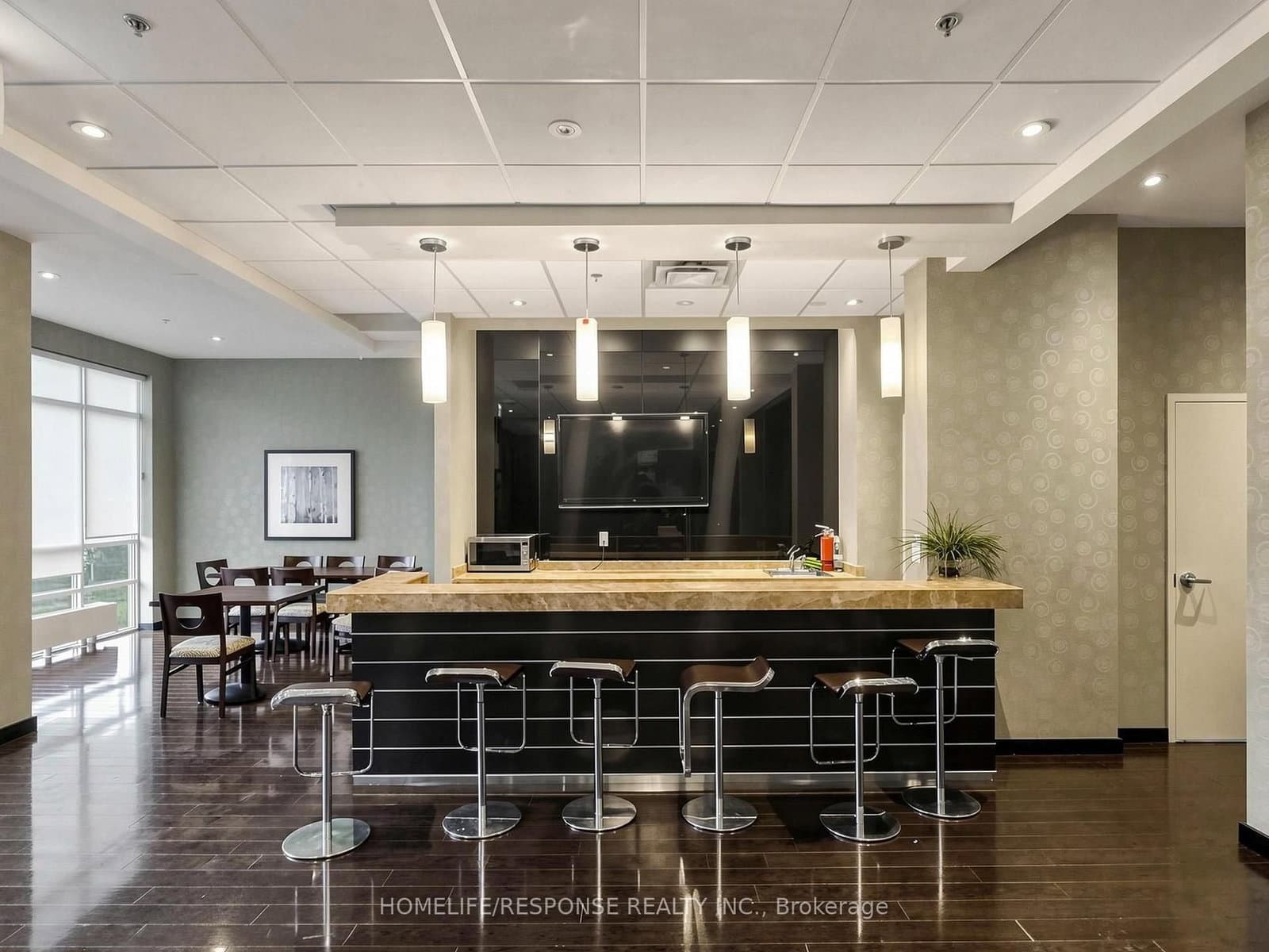 215 QUEEN Street E, Unit 225 thumbnail 22