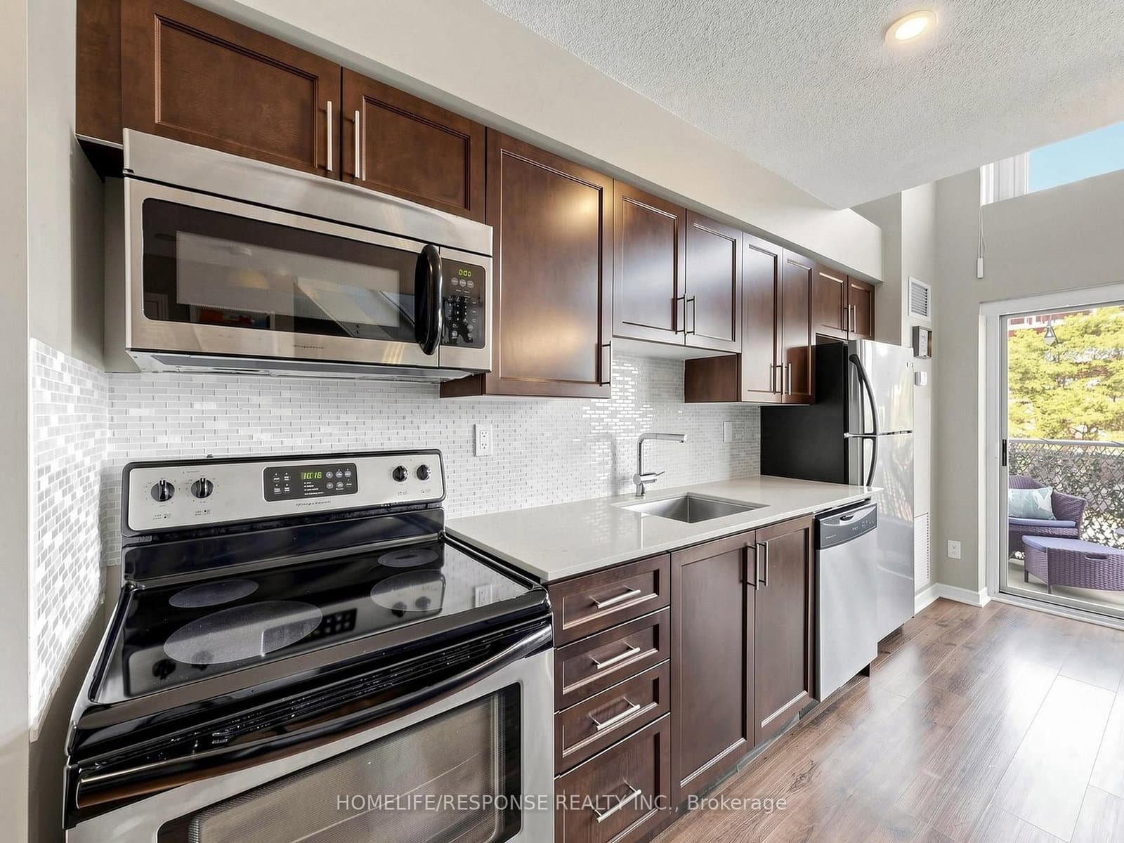 215 QUEEN Street E, Unit 225 thumbnail 9