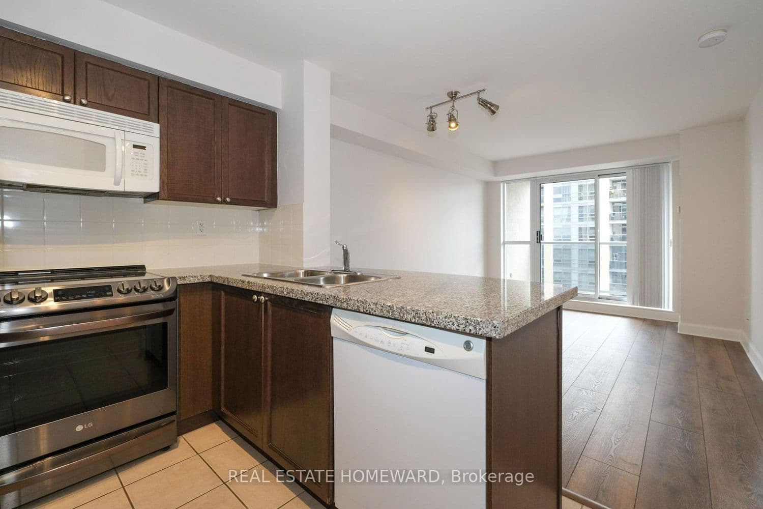 5 Michael Power Place, Unit 1805 thumbnail 8