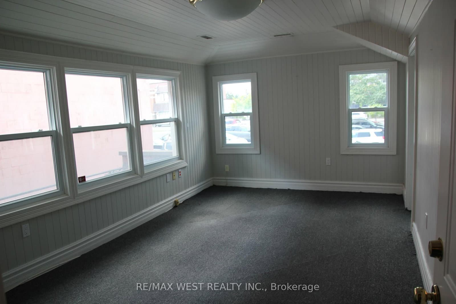 191 Lakeshore Road E, Unit 104 thumbnail 2