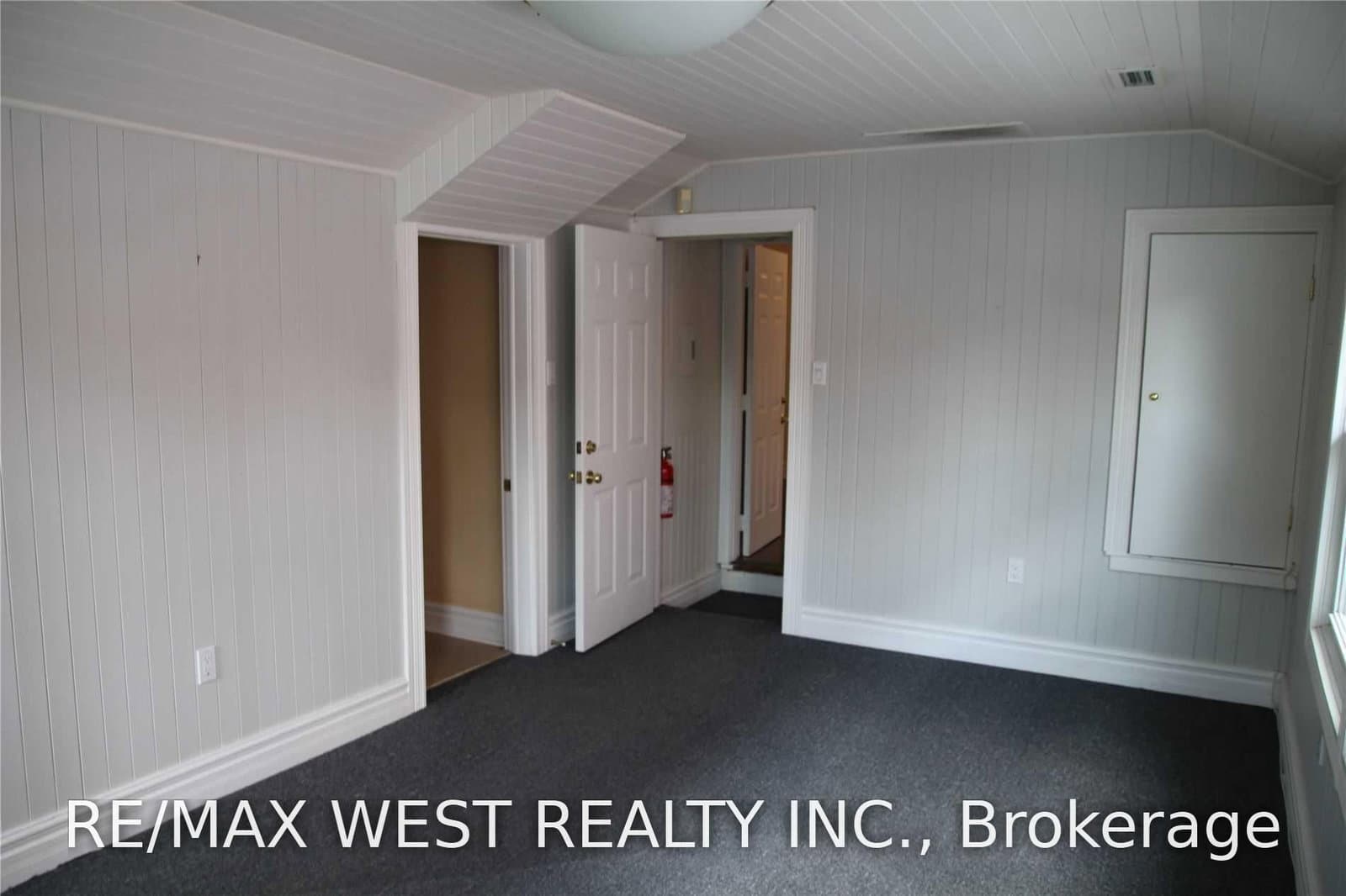 191 Lakeshore Road E, Unit 104 thumbnail 3