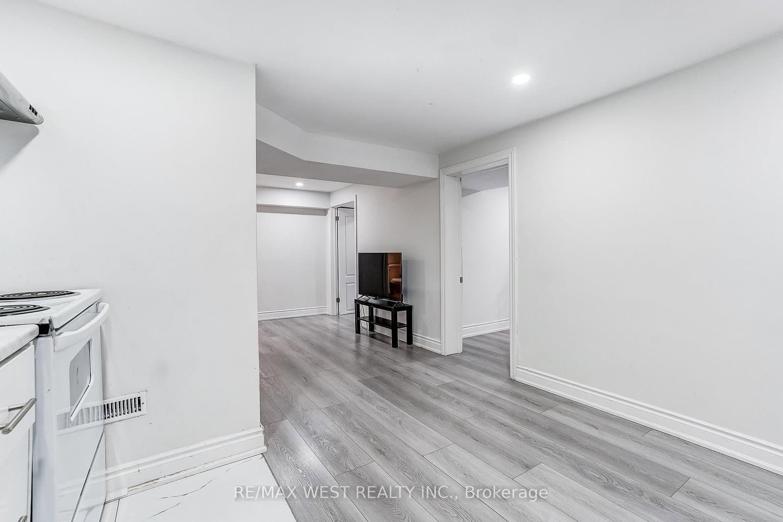 19 Archway Crescent thumbnail 35