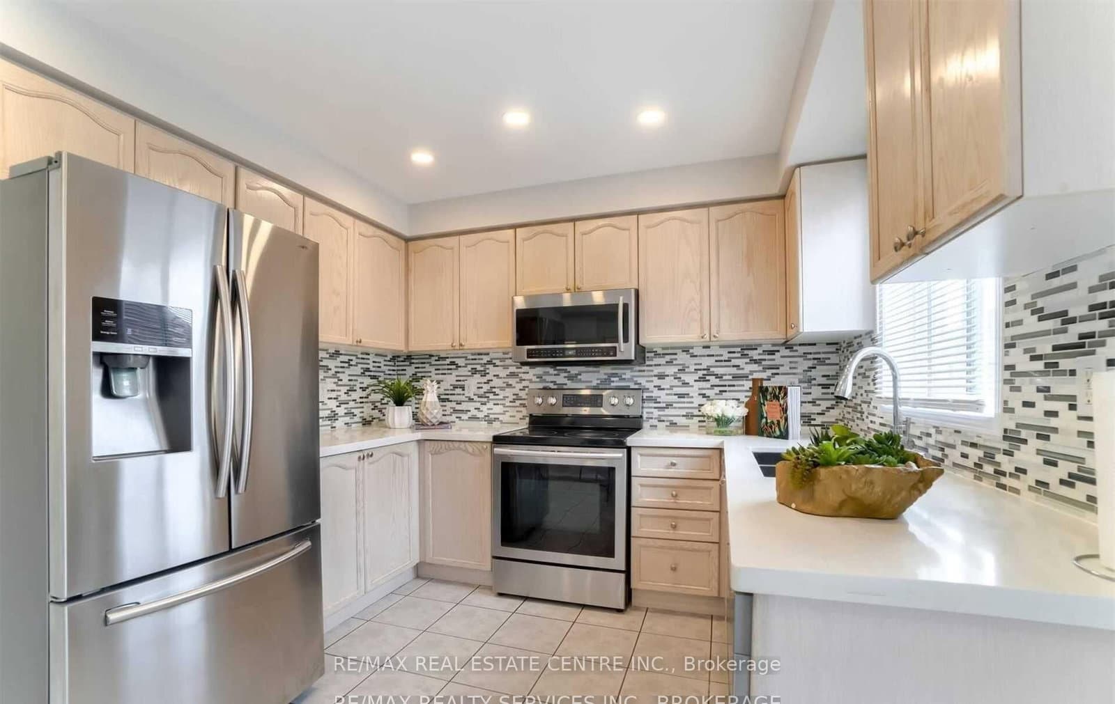 92 Lake Louise Drive, Unit Upper thumbnail 8