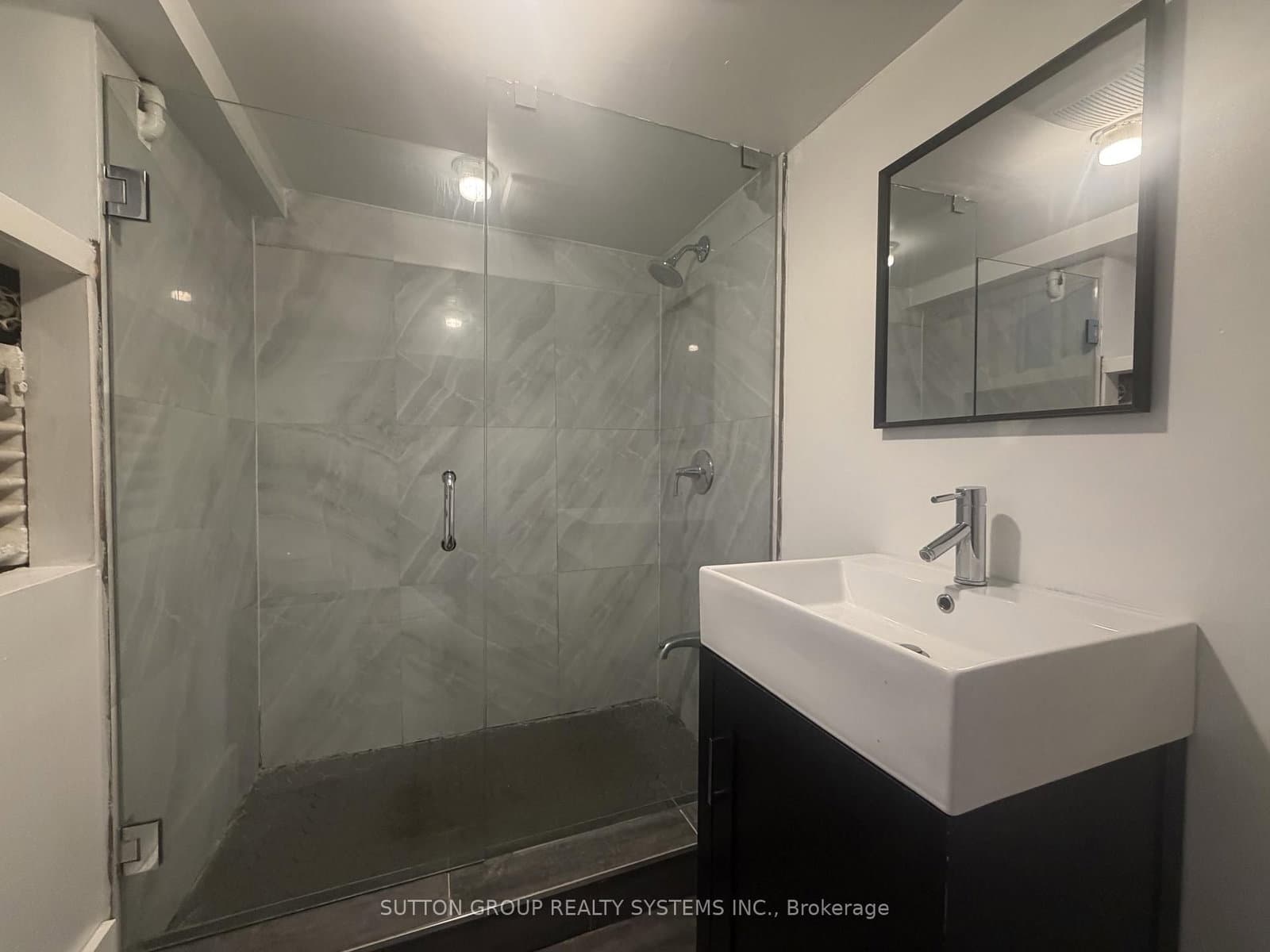 3 Tyrone Avenue, Unit lower level thumbnail 7