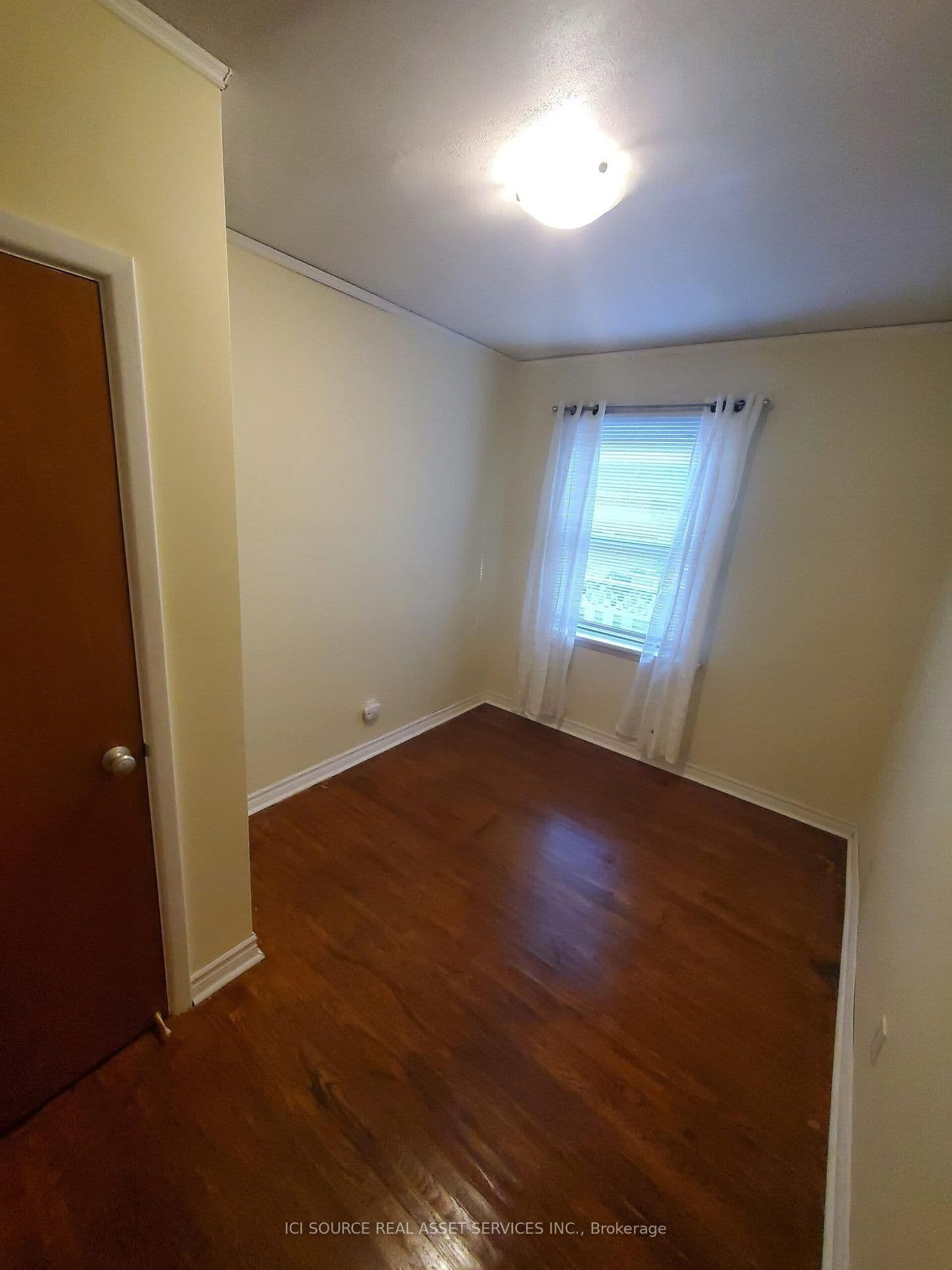 412 Mountainview Drive, Unit Main Floor thumbnail 3