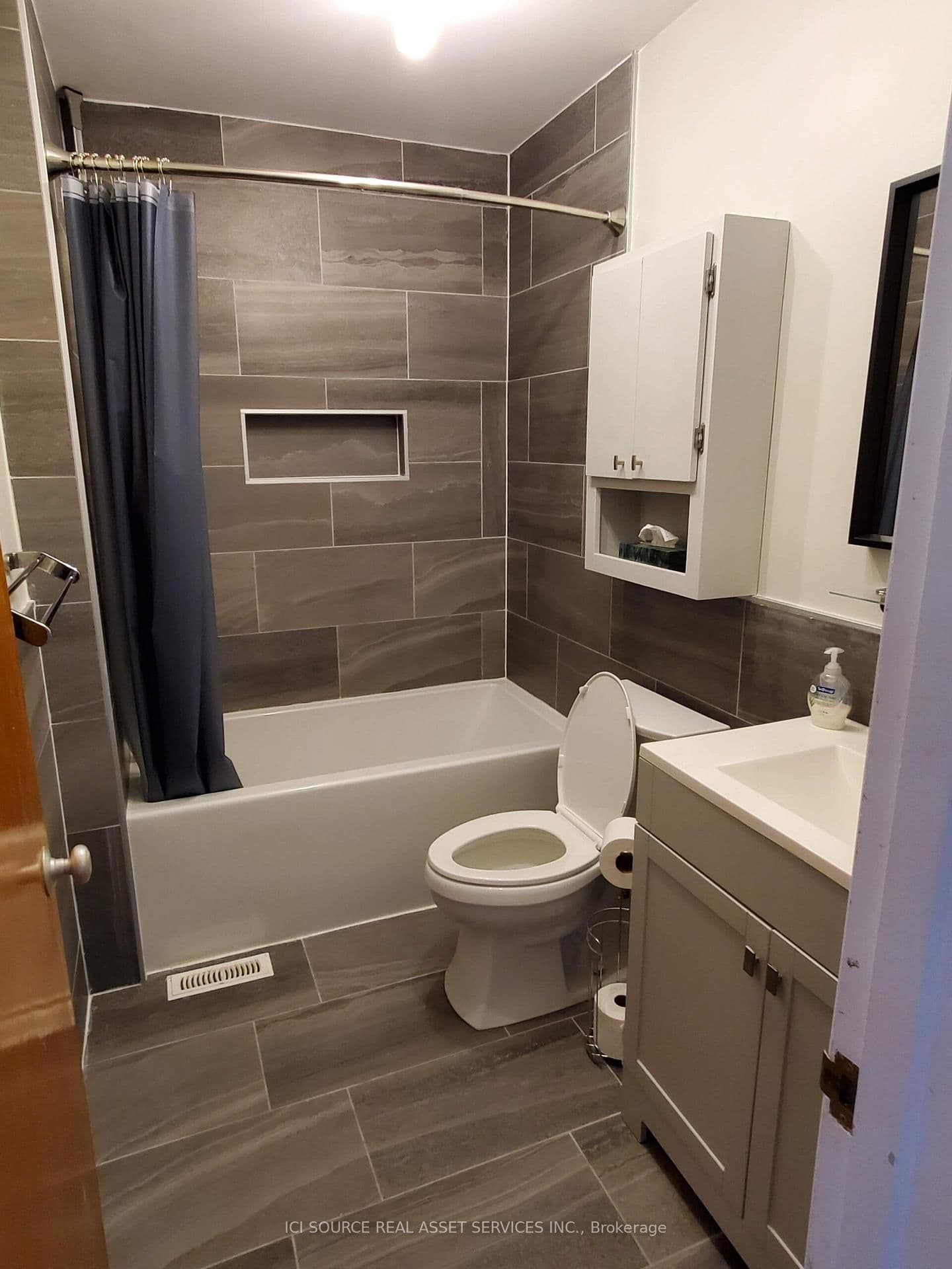 412 Mountainview Drive, Unit Main Floor thumbnail 8
