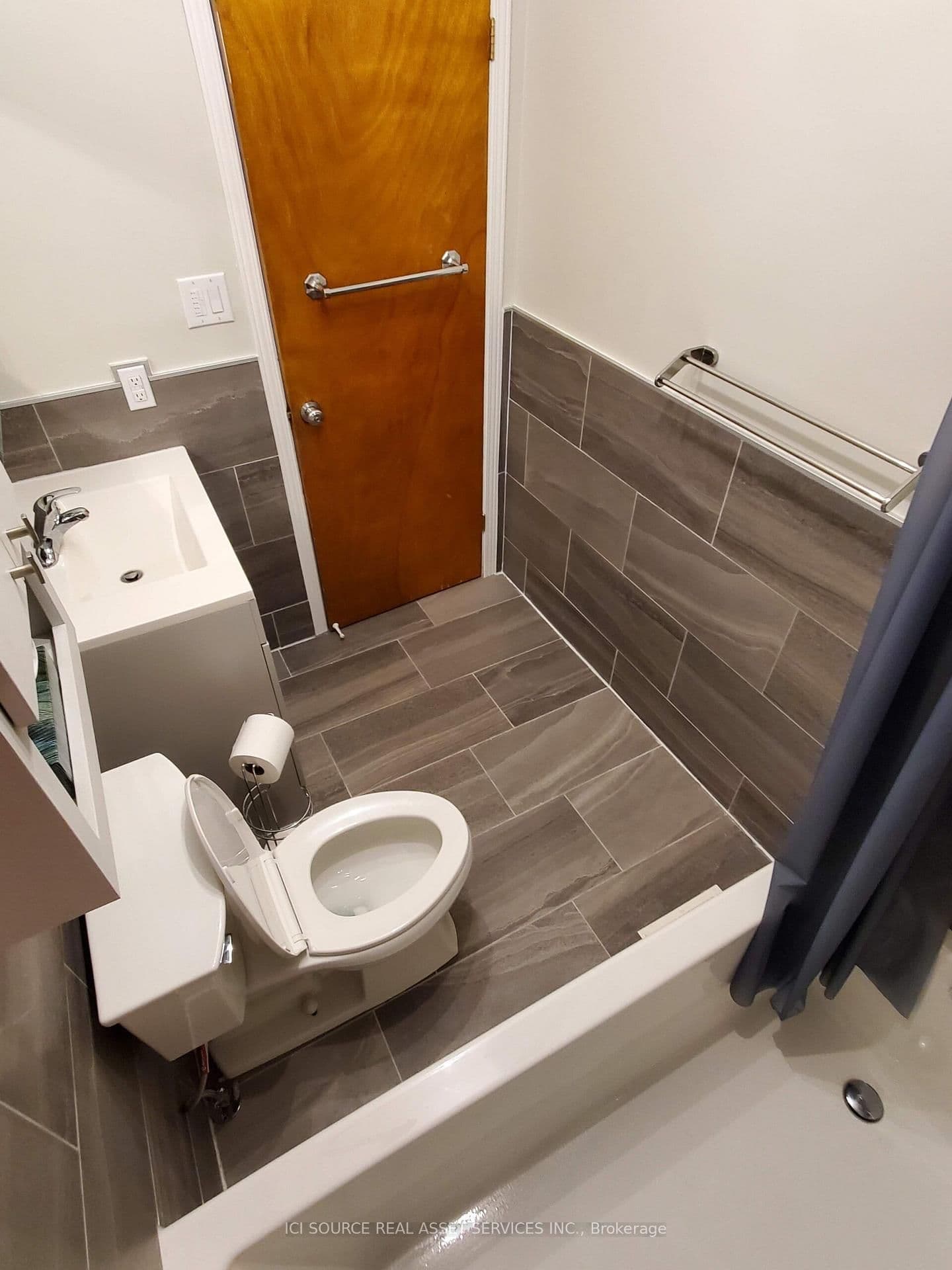 412 Mountainview Drive, Unit Main Floor thumbnail 9
