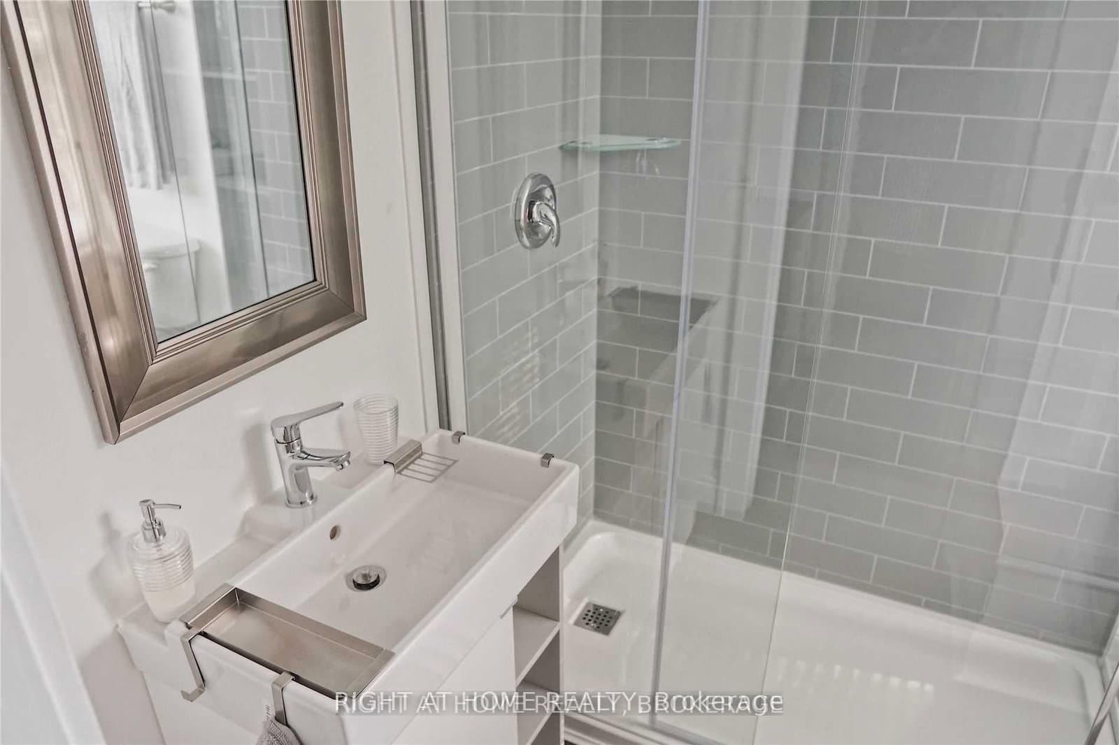 164 Trafalgar Road, Unit 1 thumbnail 8