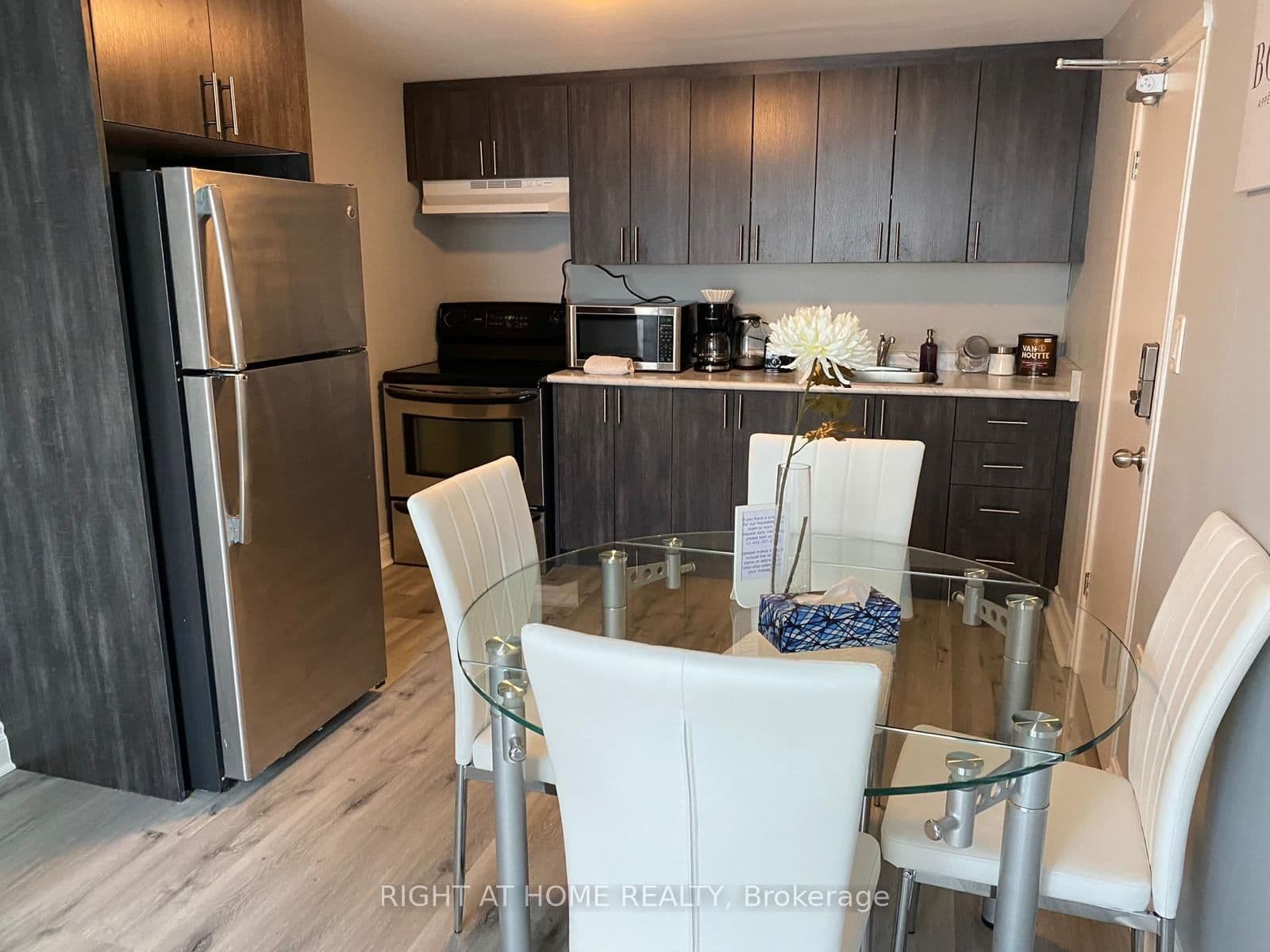 11 Donald Avenue, Unit 4 thumbnail 2