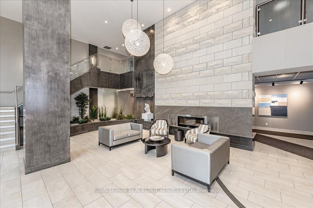551 Maple Avenue, Unit 615 thumbnail 3