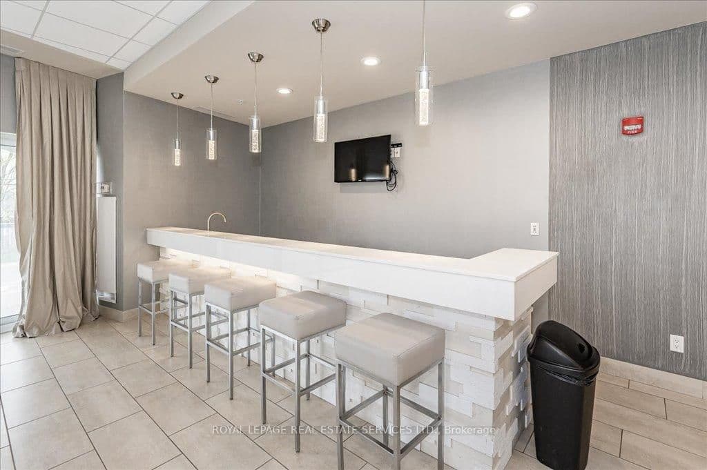 551 Maple Avenue, Unit 615 thumbnail 37