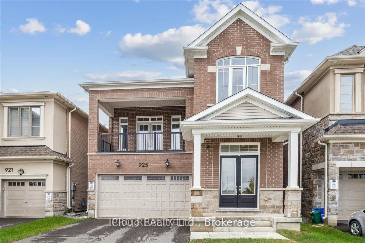 925 Hickory Crescent, Unit Main - Image 1
