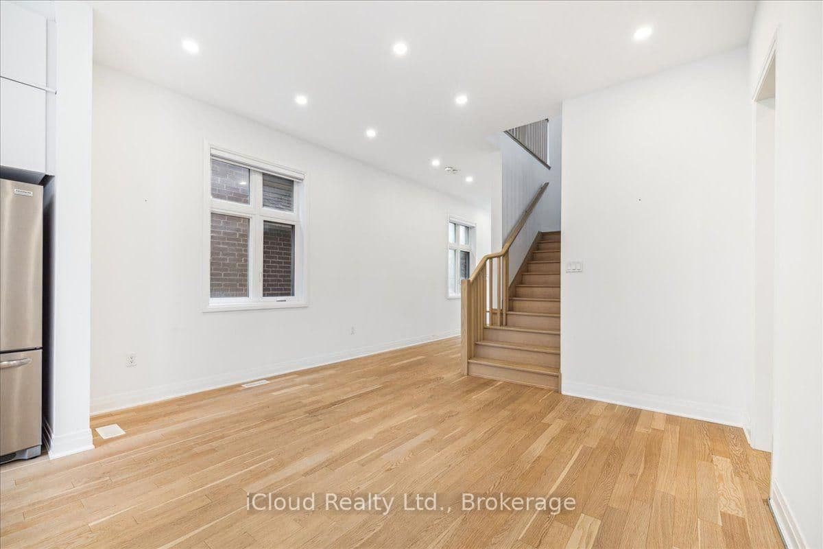 925 Hickory Crescent, Unit Main thumbnail 10
