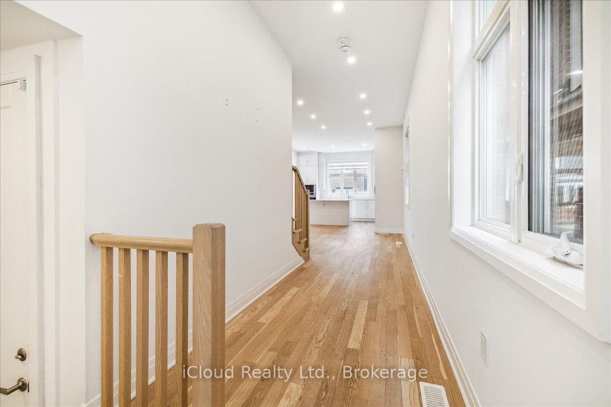 925 Hickory Crescent, Unit Main thumbnail 12