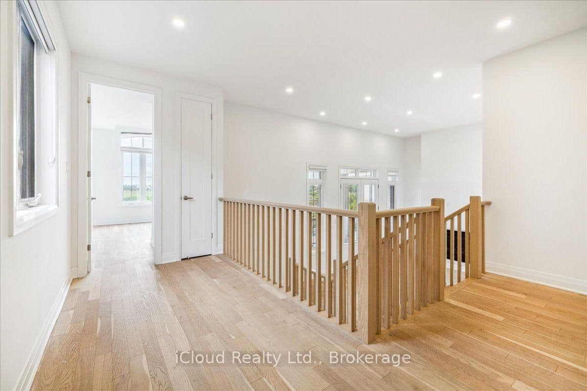 925 Hickory Crescent, Unit Main thumbnail 25
