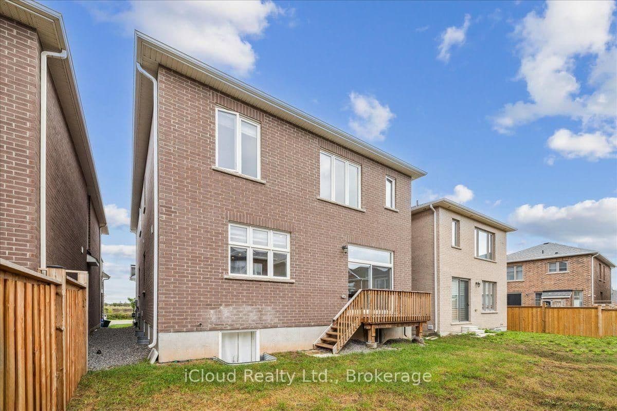 925 Hickory Crescent, Unit Main thumbnail 31