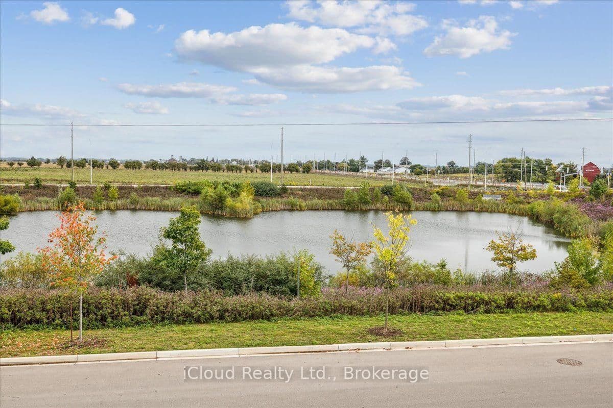 925 Hickory Crescent, Unit Main thumbnail 32