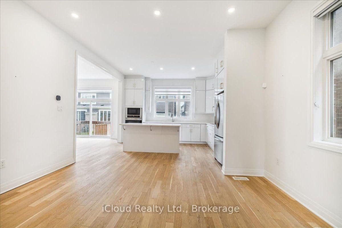 925 Hickory Crescent, Unit Main thumbnail 8