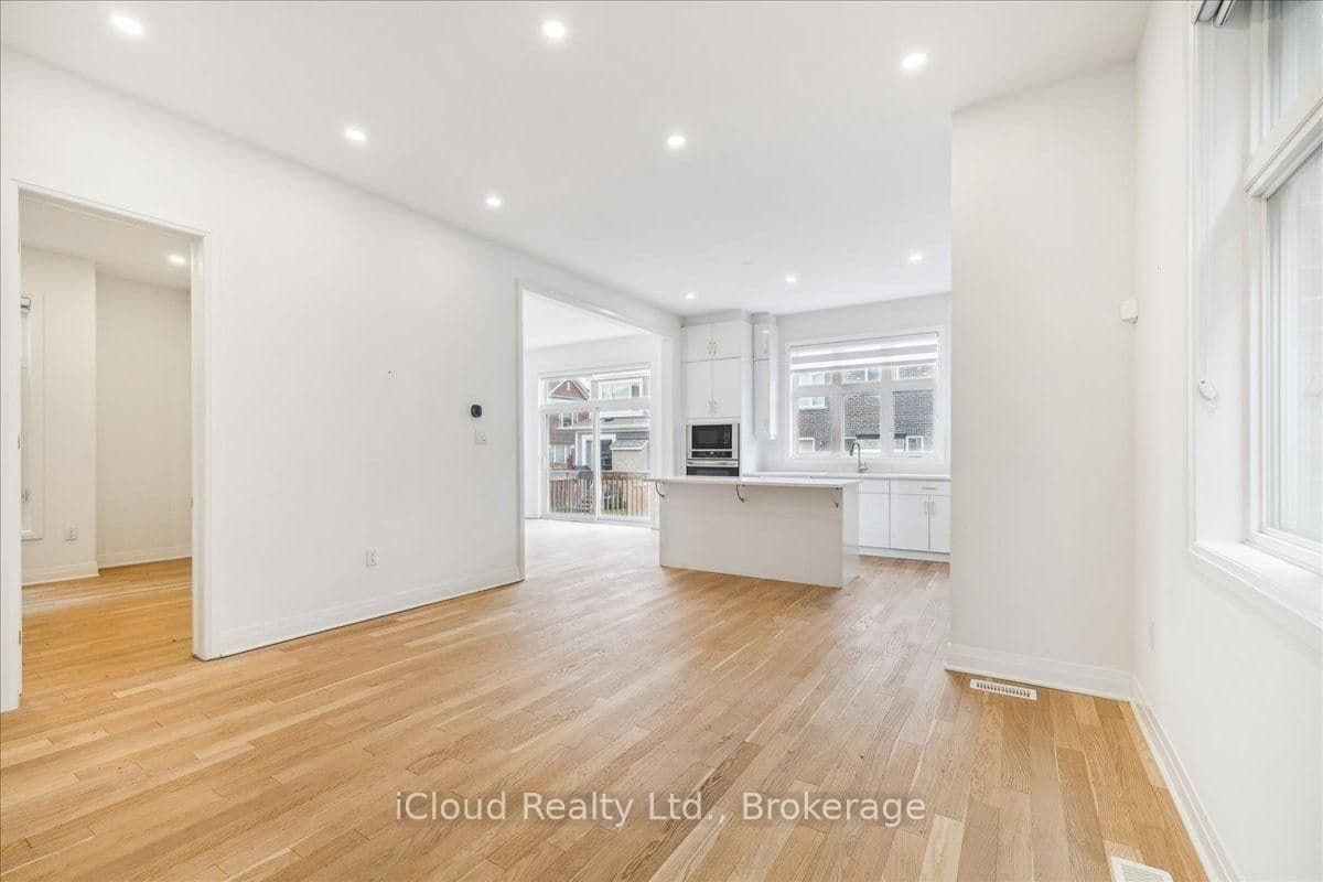 925 Hickory Crescent, Unit Main thumbnail 9