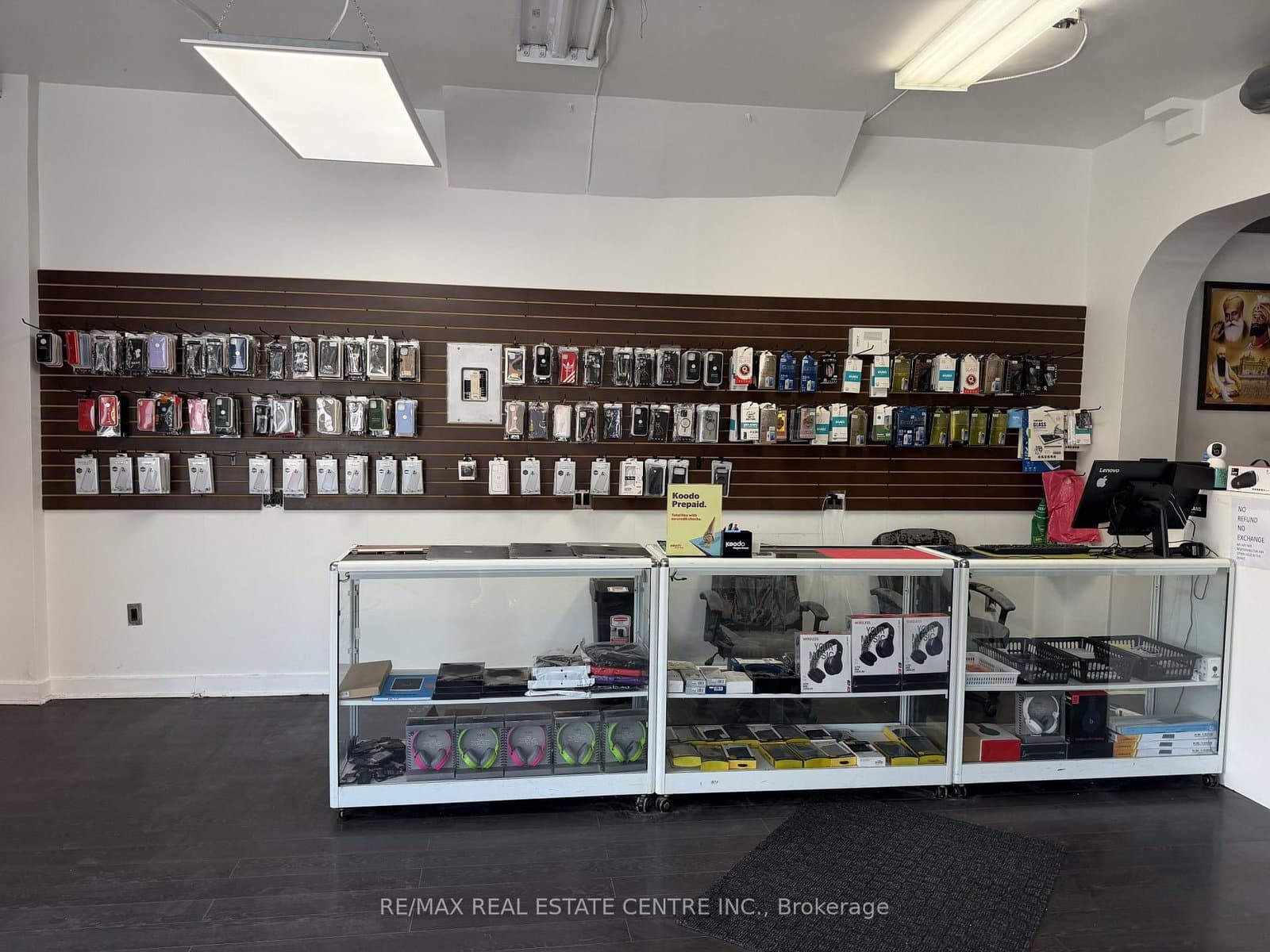2 Queen Street S - Image 1