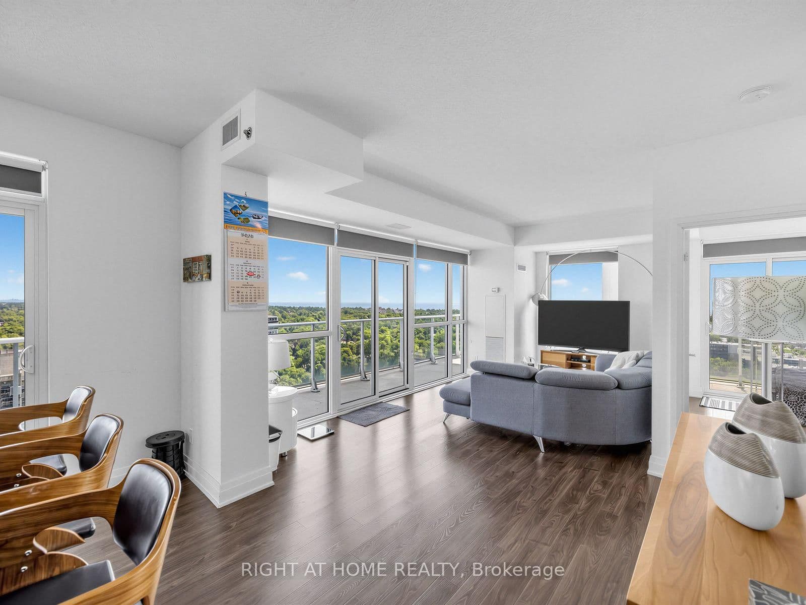 55 Speers Road, Unit LPH04 (1804) thumbnail 11