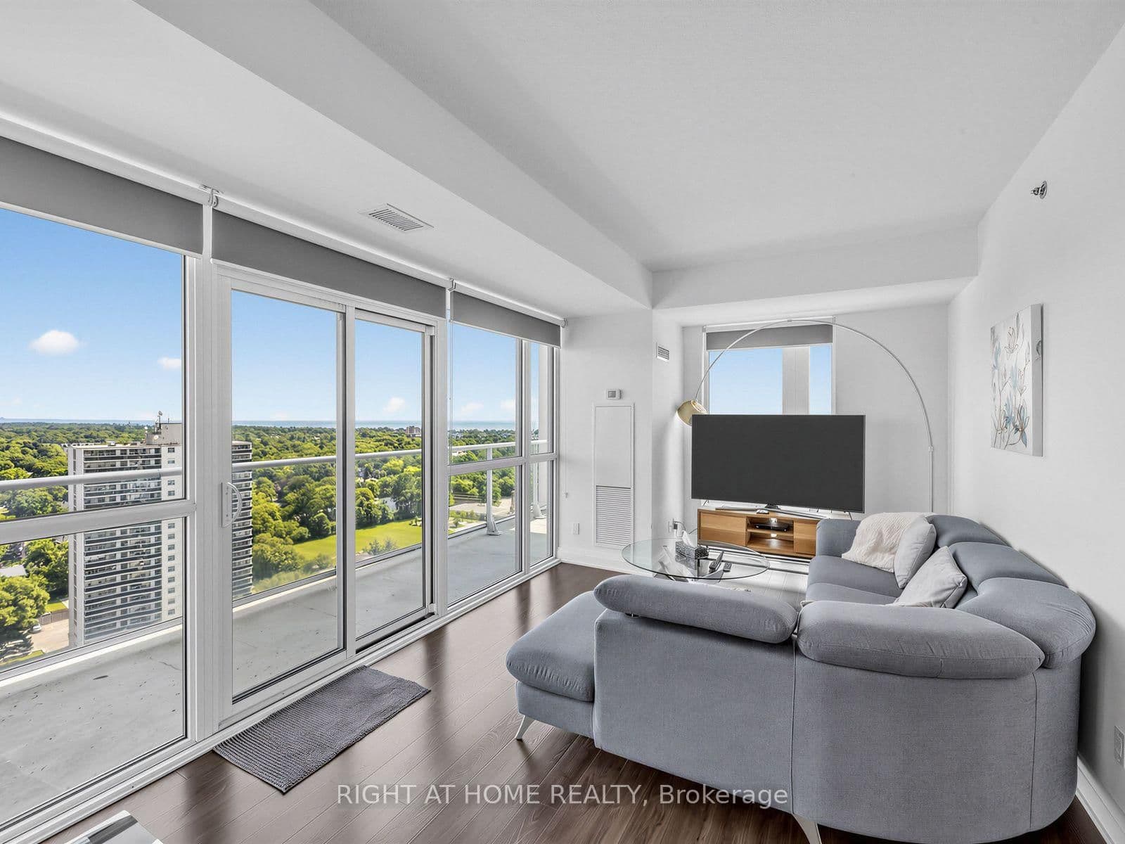55 Speers Road, Unit LPH04 (1804) thumbnail 12