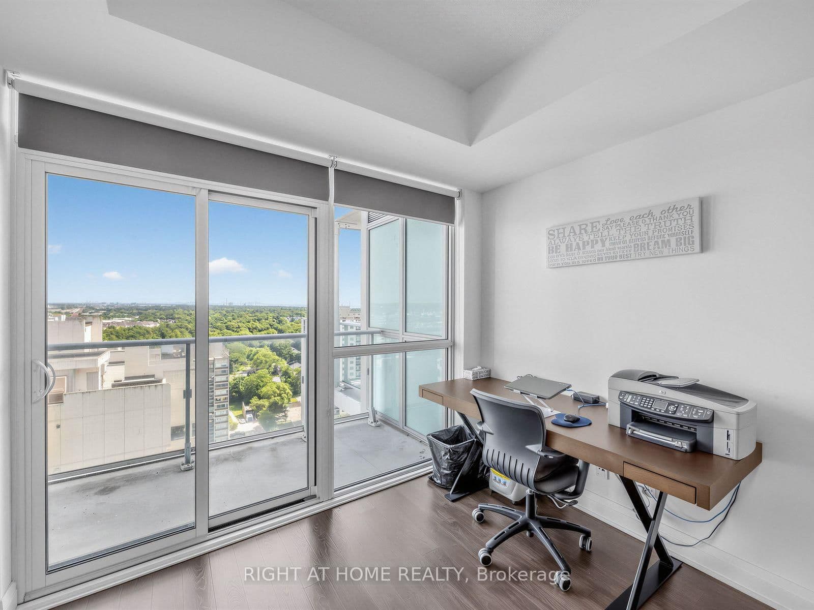 55 Speers Road, Unit LPH04 (1804) thumbnail 16