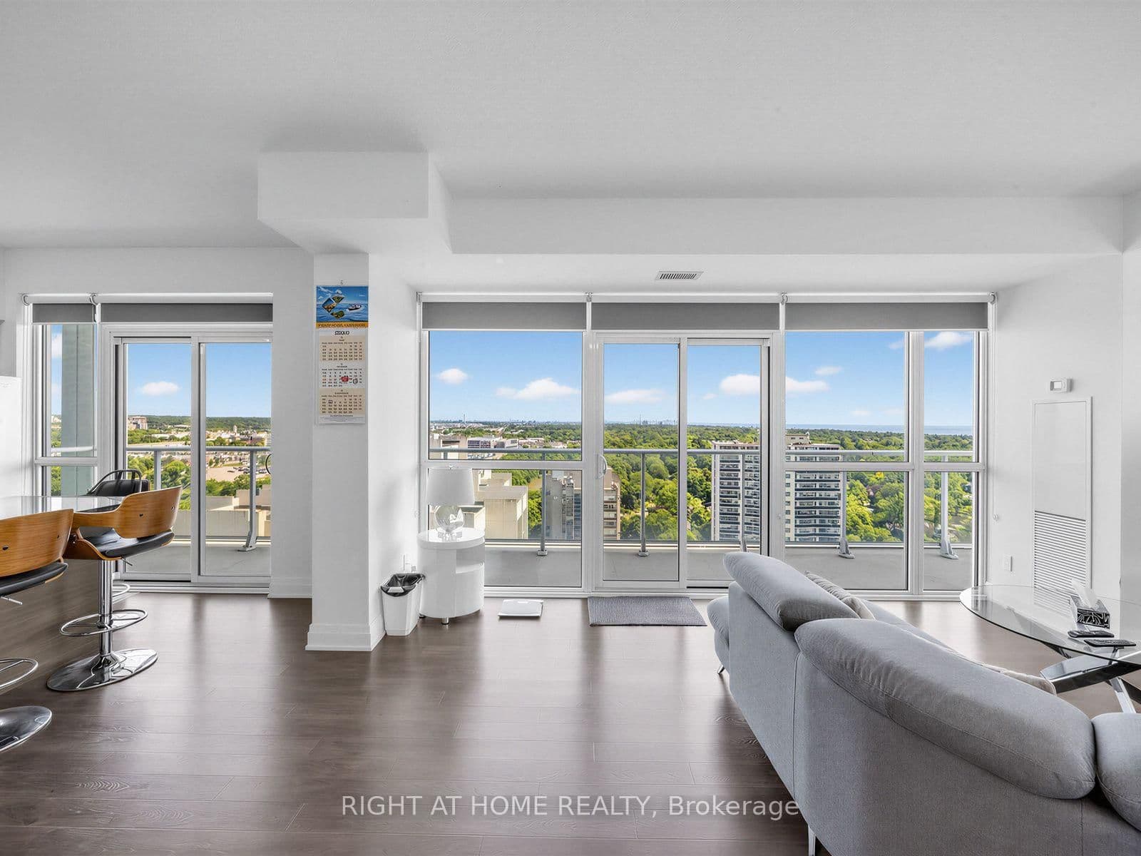 55 Speers Road, Unit LPH04 (1804) thumbnail 17