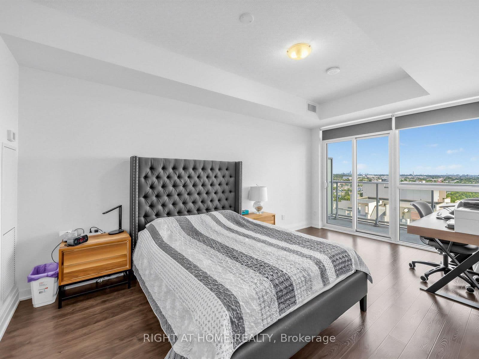 55 Speers Road, Unit LPH04 (1804) thumbnail 24