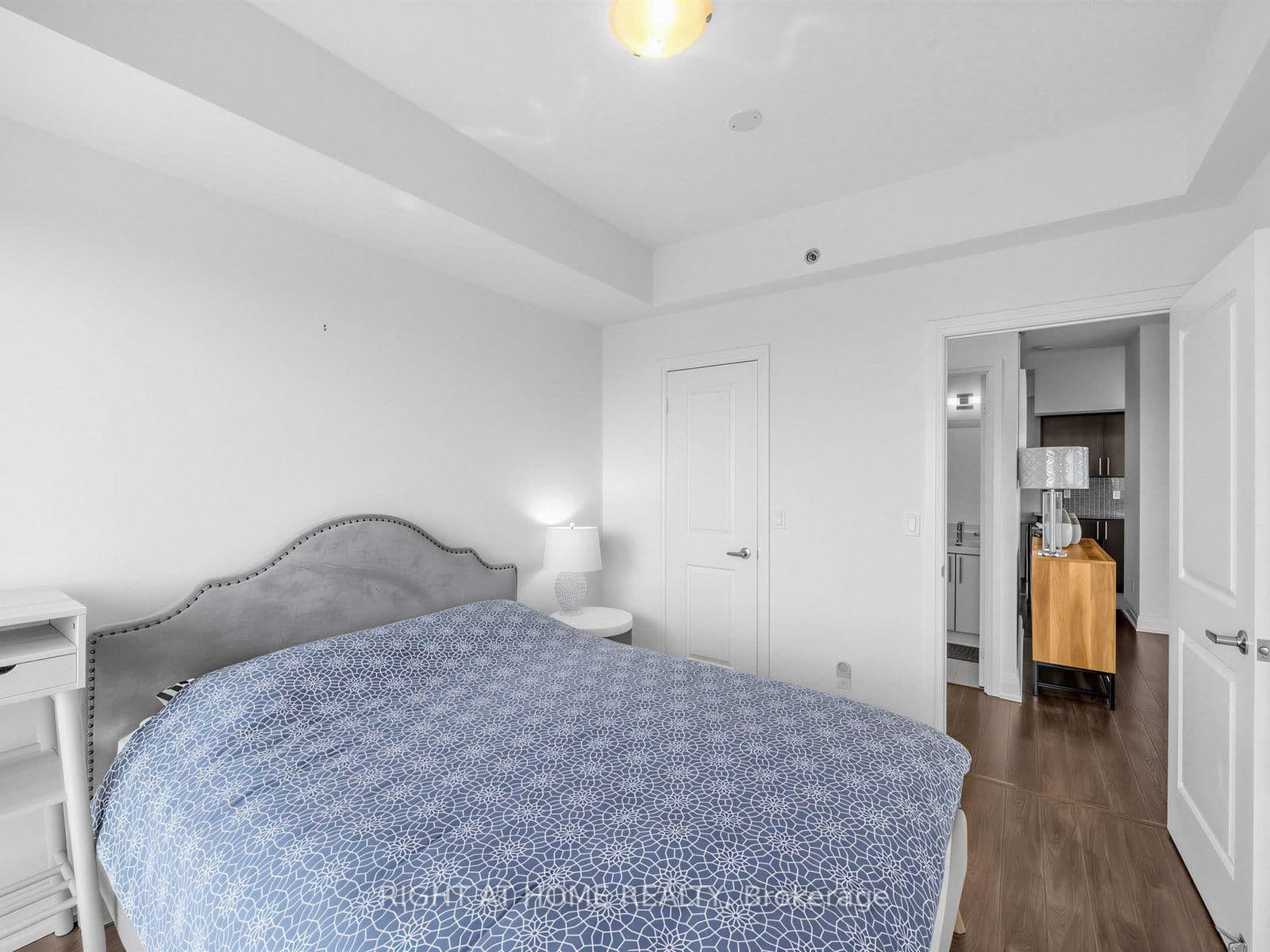 55 Speers Road, Unit LPH04 (1804) thumbnail 29