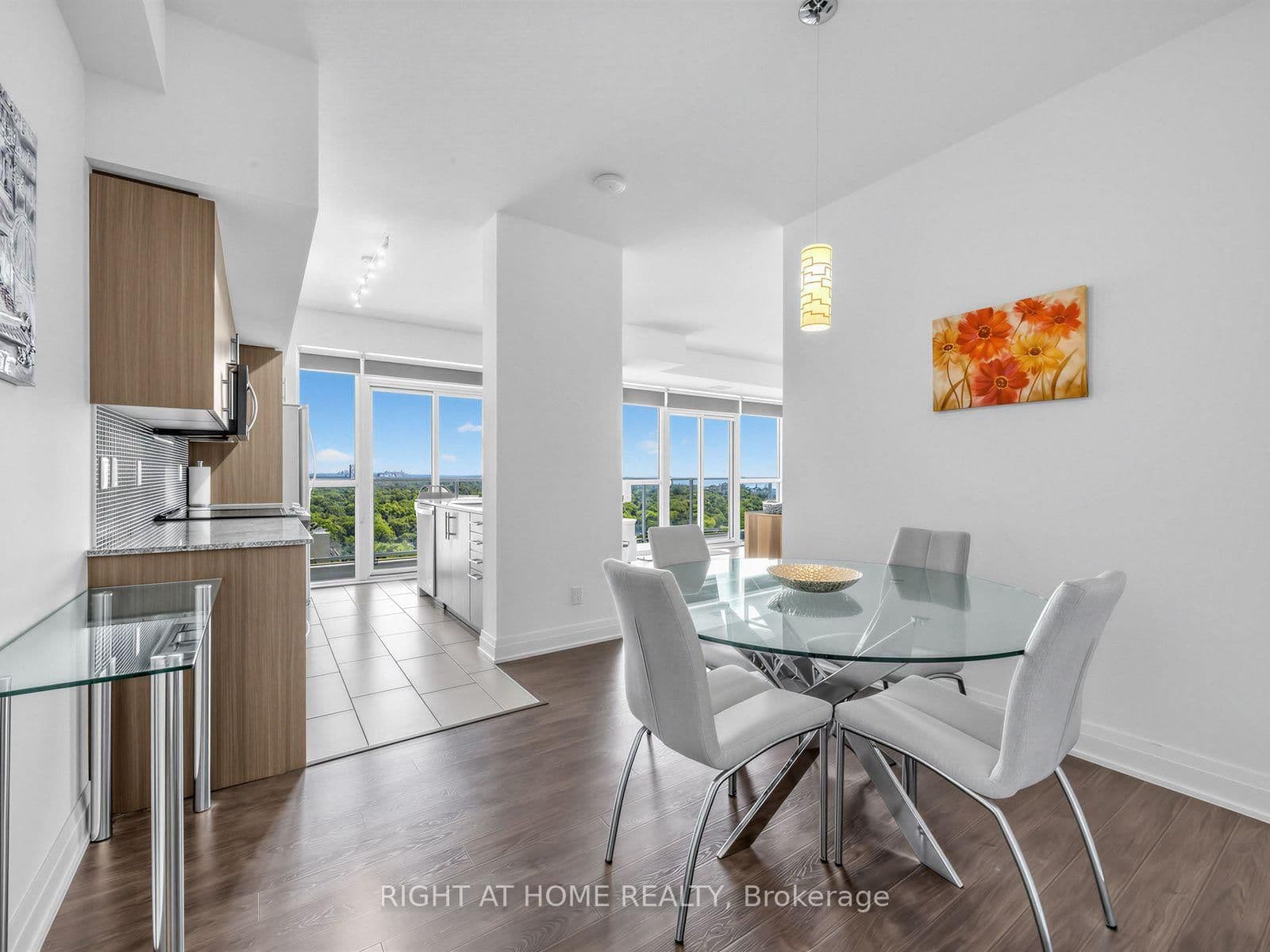 55 Speers Road, Unit LPH04 (1804) thumbnail 9