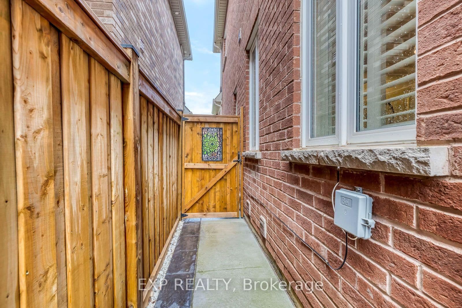 598 Bessborough Drive thumbnail 43