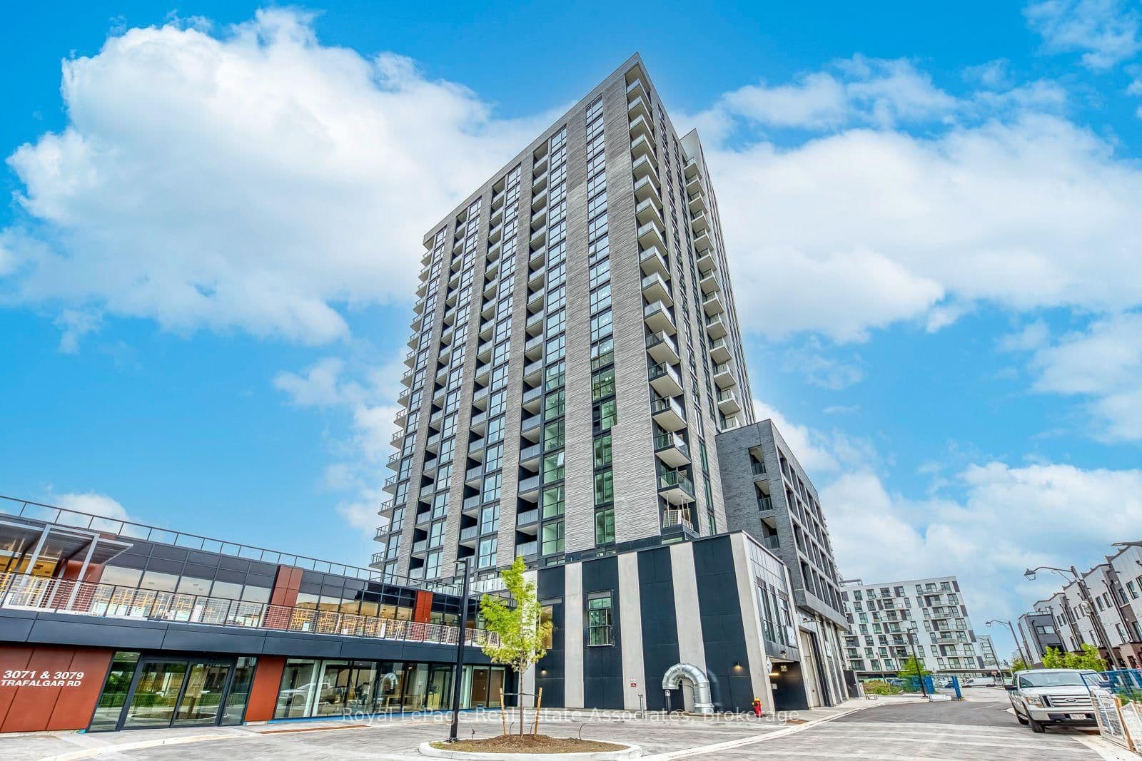 3079 Trafalgar Road, Unit 903 thumbnail 2