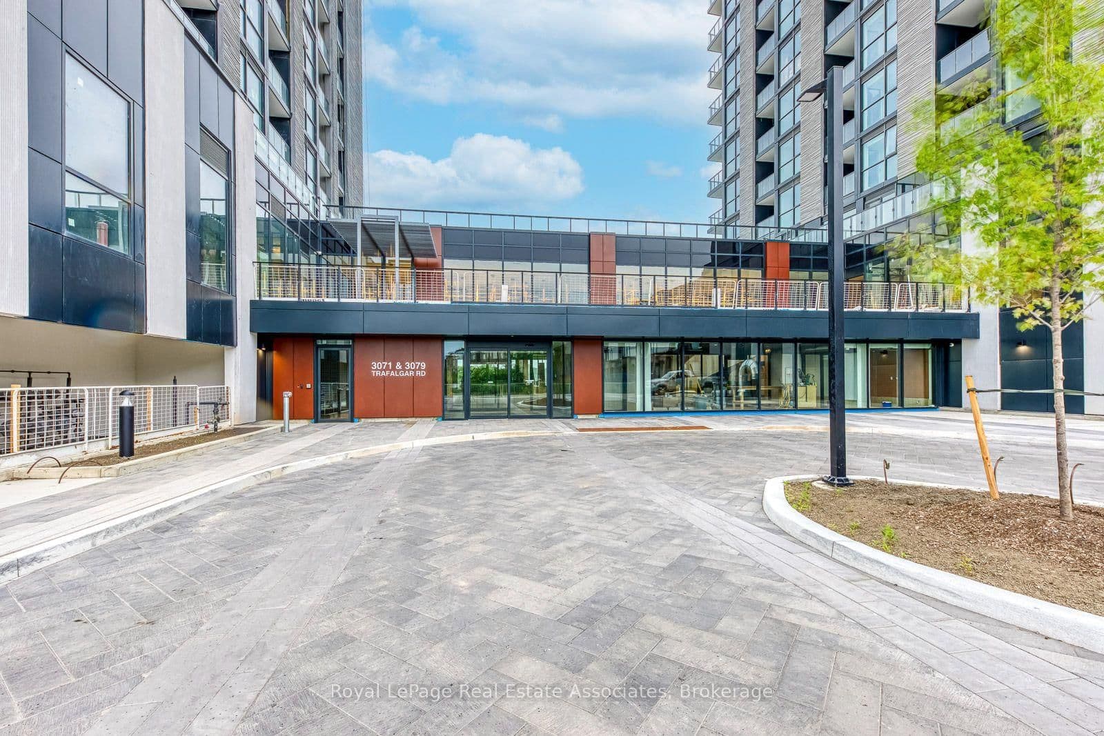3079 Trafalgar Road, Unit 903 thumbnail 3
