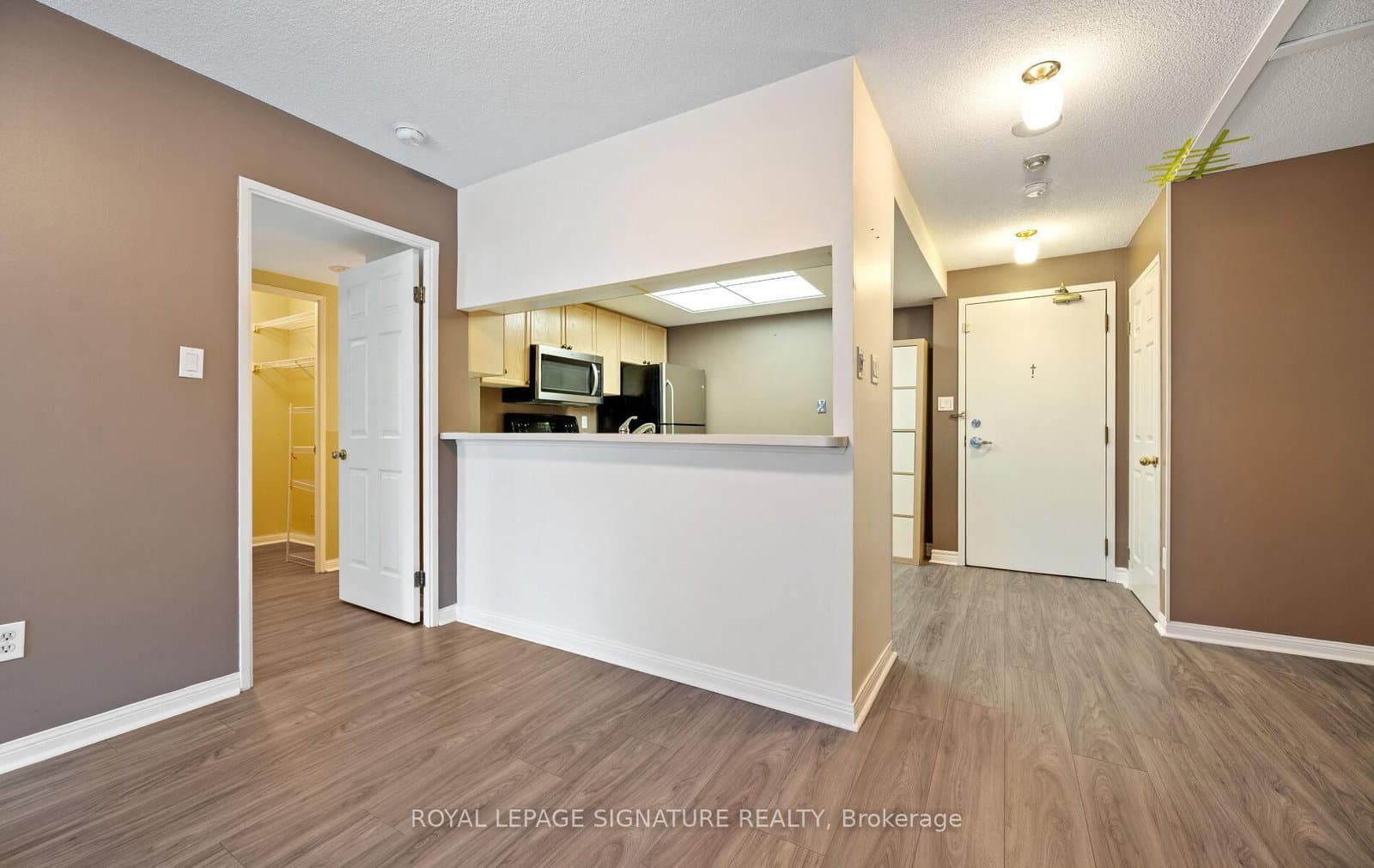 101 Subway Crescent, Unit 102 thumbnail 13
