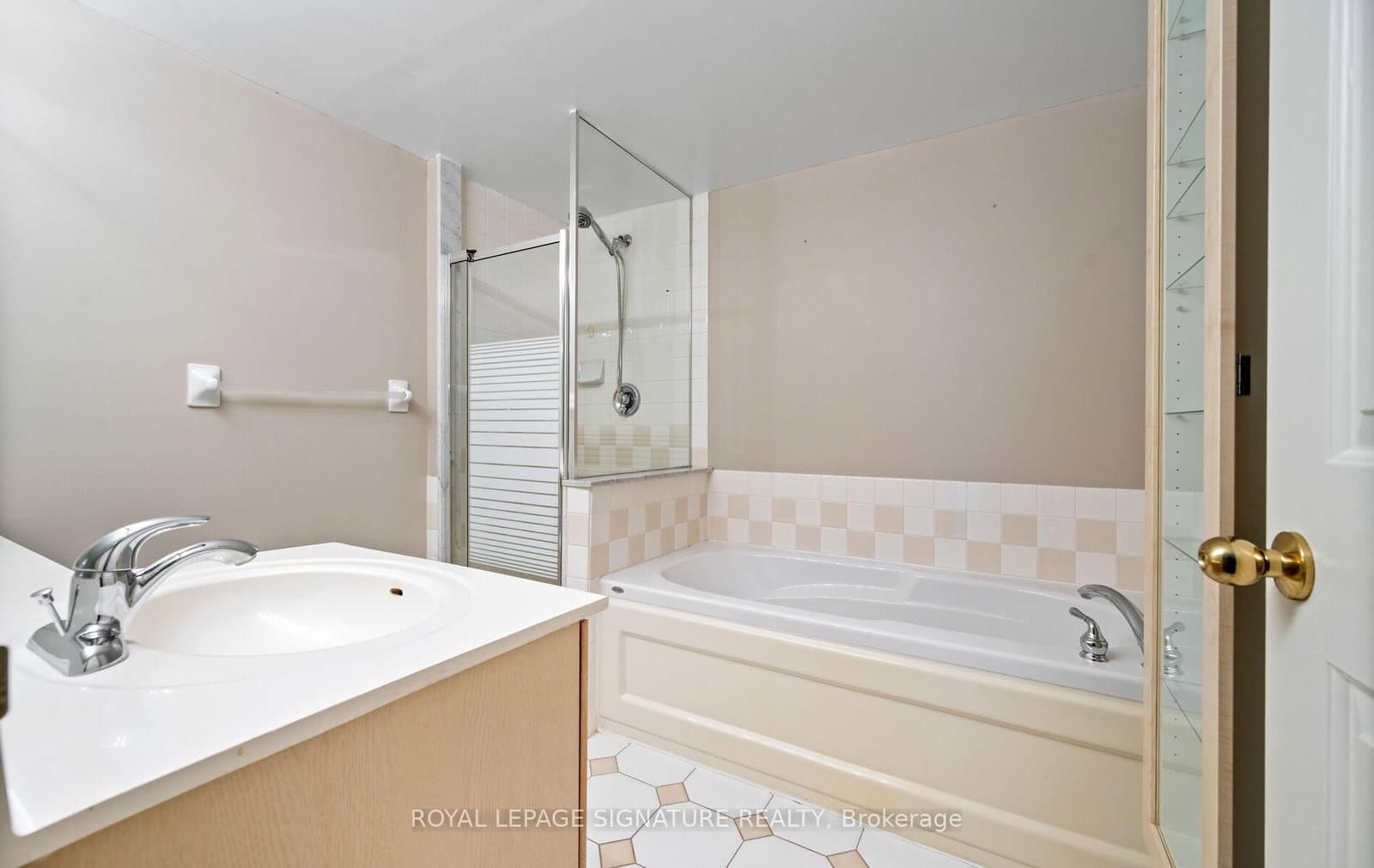101 Subway Crescent, Unit 102 thumbnail 15