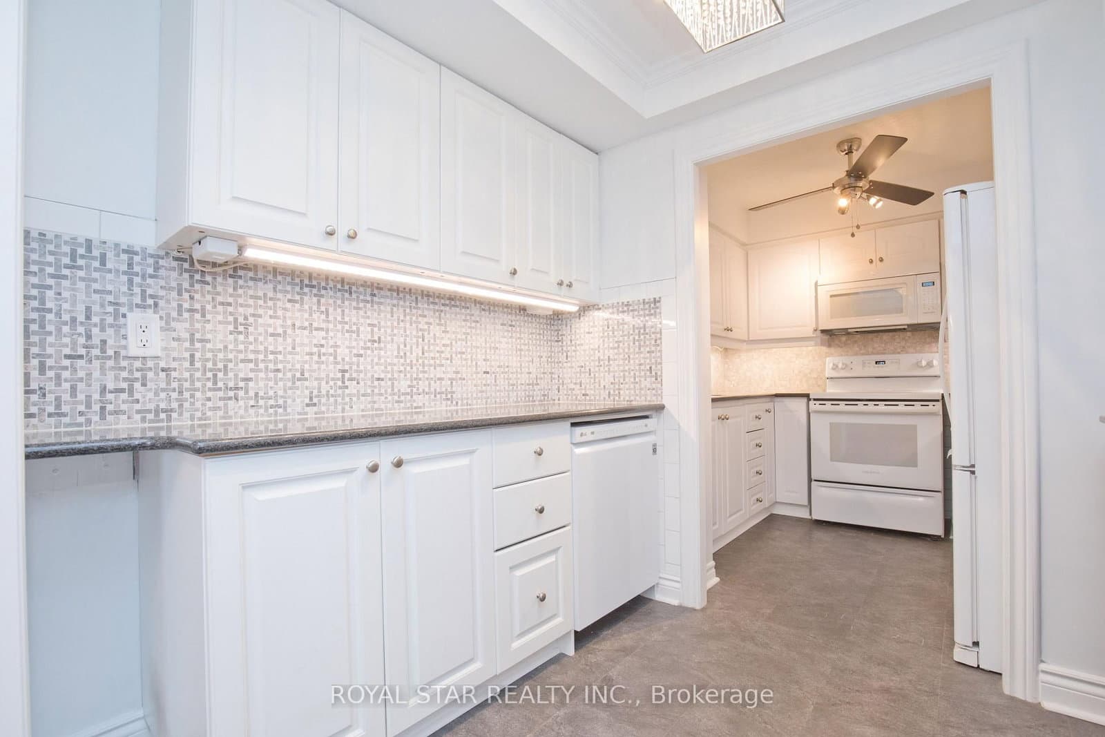 1535 Lakeshore Road E, Unit 1607 thumbnail 10