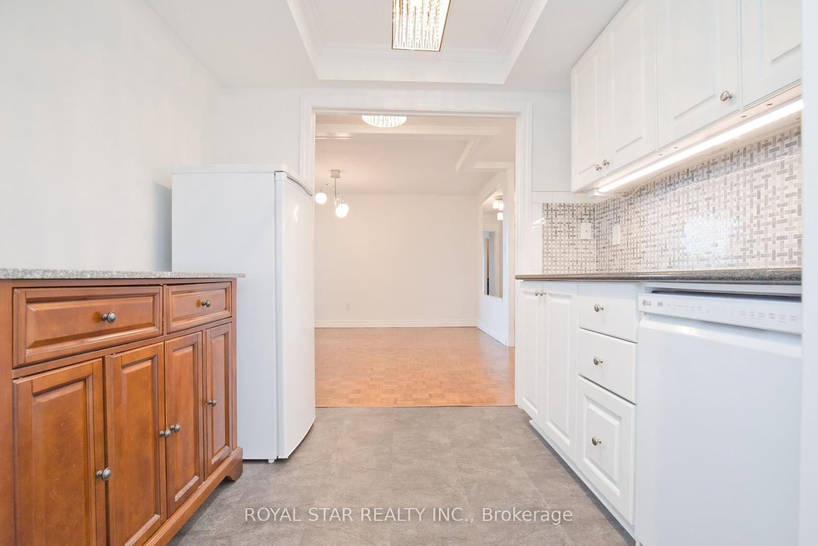 1535 Lakeshore Road E, Unit 1607 thumbnail 12