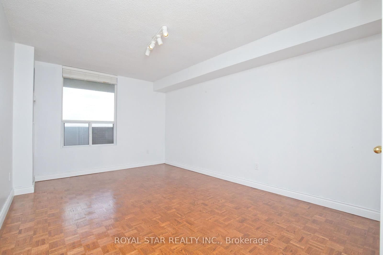 1535 Lakeshore Road E, Unit 1607 thumbnail 19