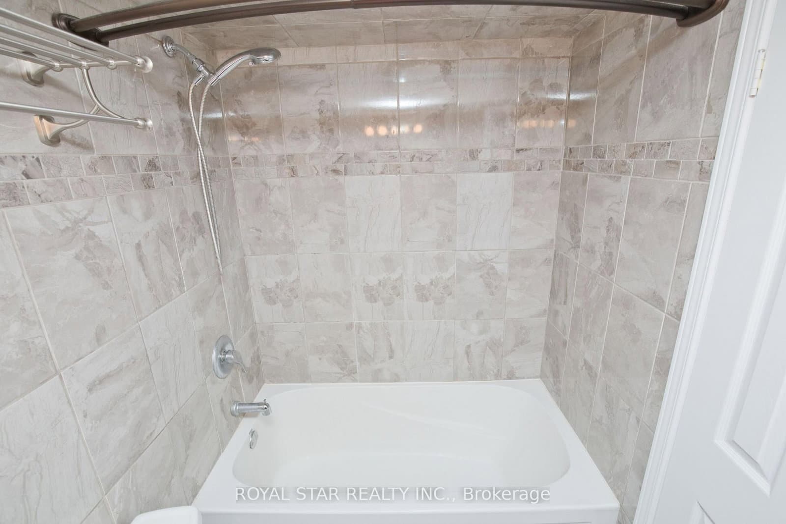 1535 Lakeshore Road E, Unit 1607 thumbnail 23