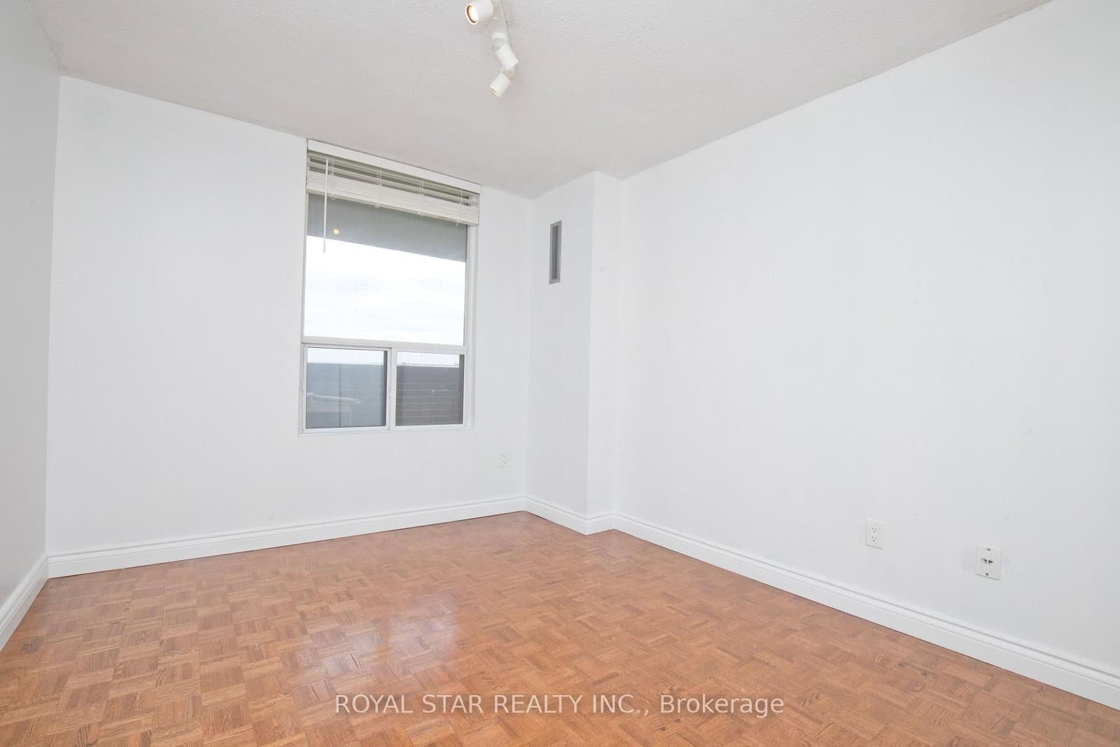 1535 Lakeshore Road E, Unit 1607 thumbnail 25