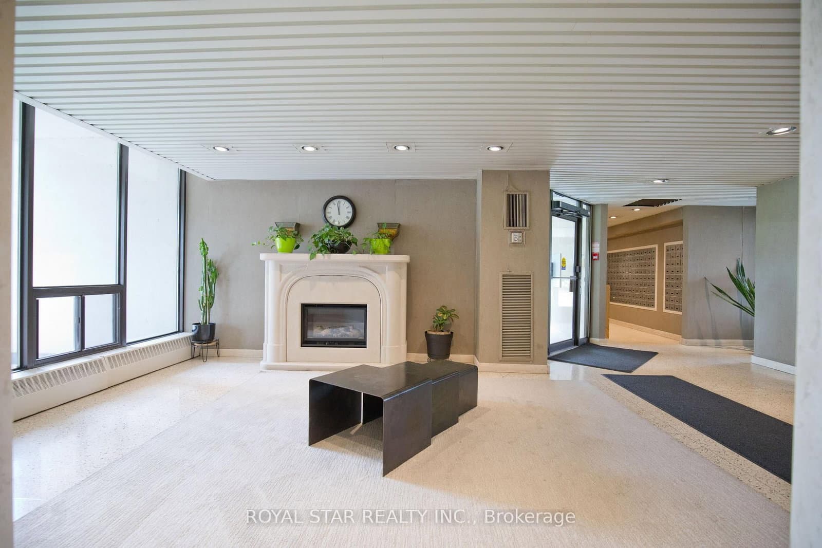 1535 Lakeshore Road E, Unit 1607 thumbnail 3