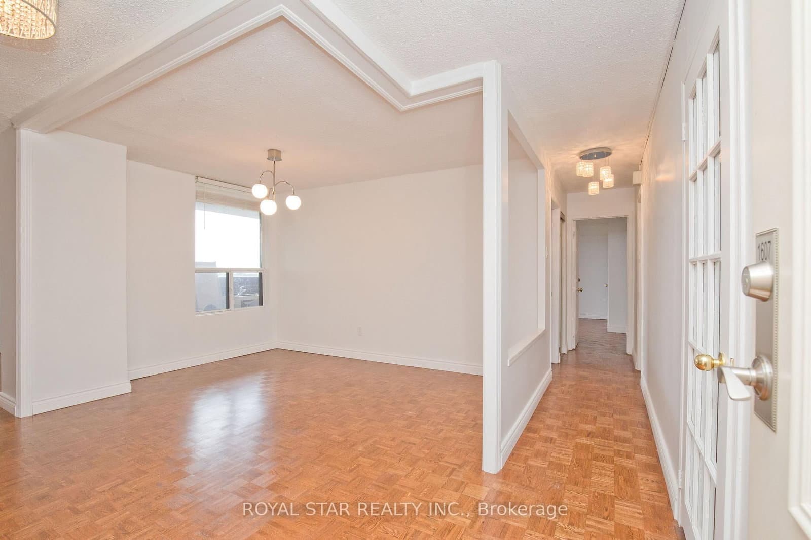 1535 Lakeshore Road E, Unit 1607 thumbnail 5