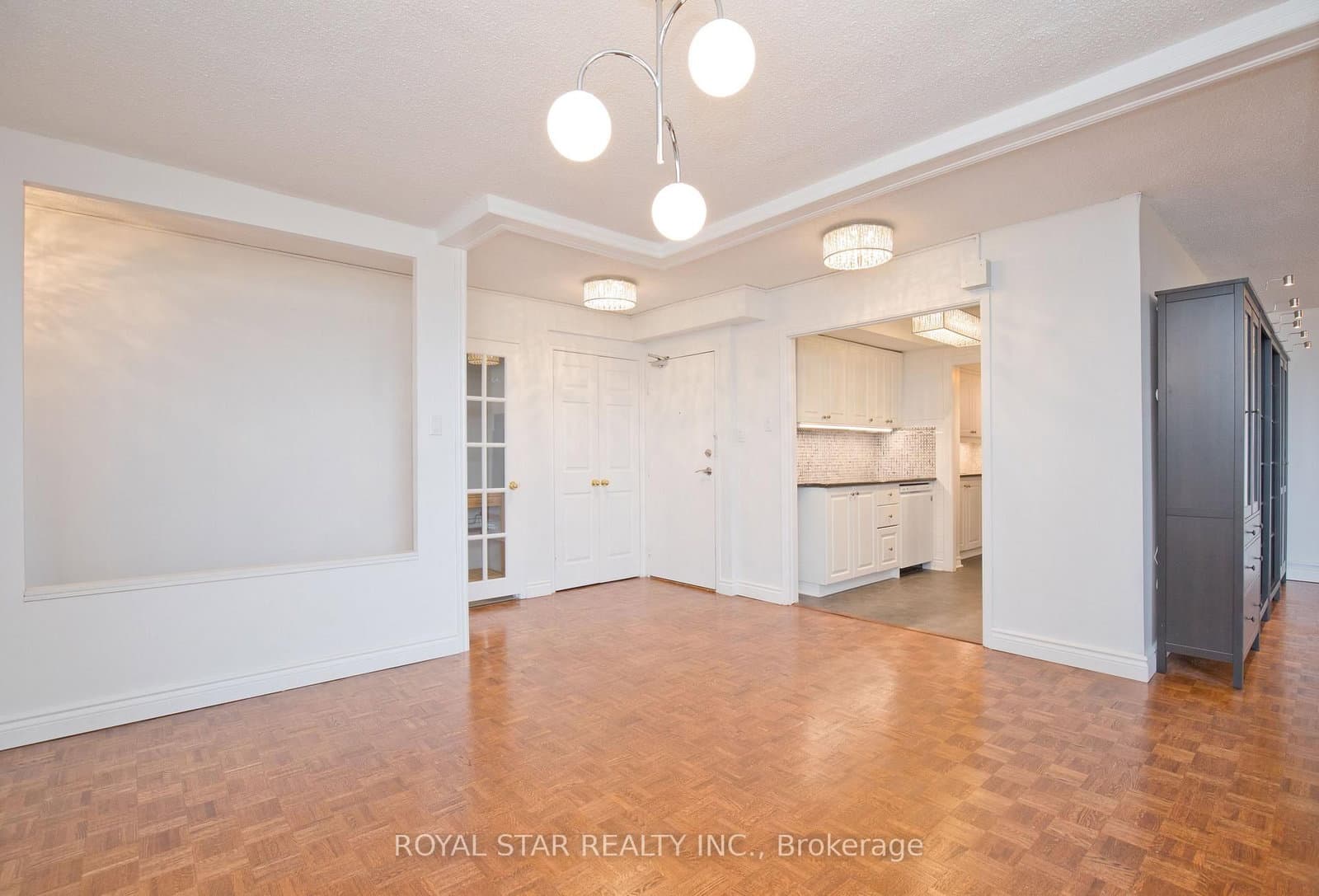 1535 Lakeshore Road E, Unit 1607 thumbnail 7