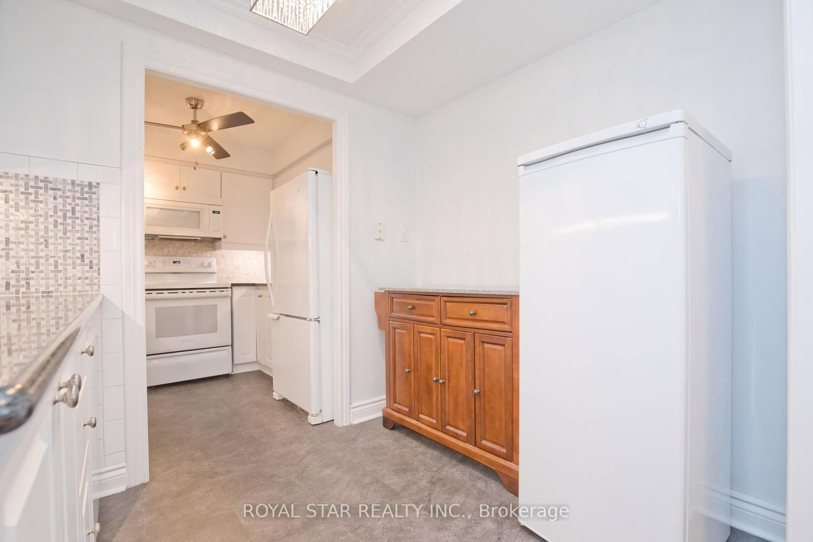 1535 Lakeshore Road E, Unit 1607 thumbnail 9