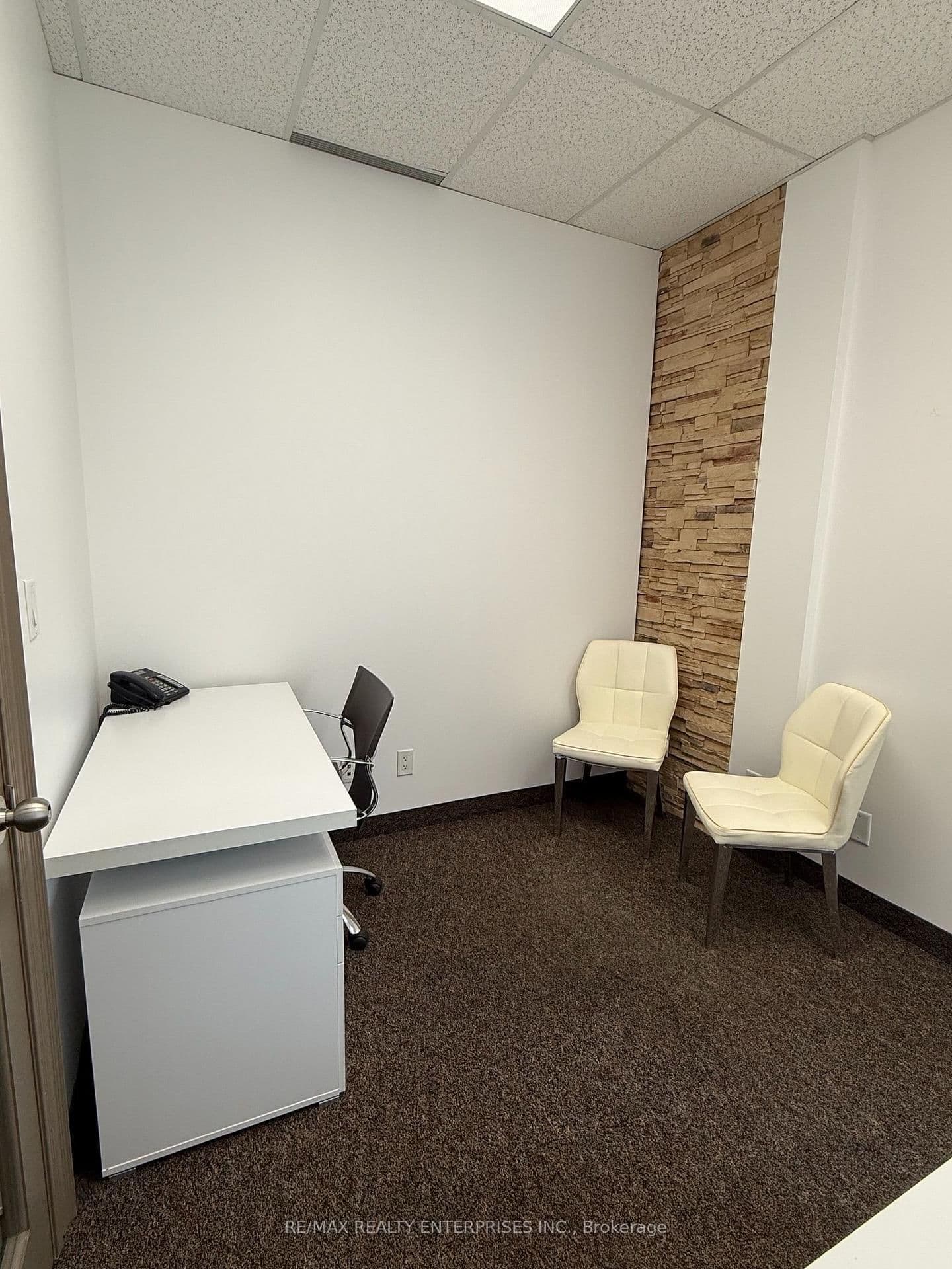 125 Lakeshore Road E, Unit C-01 - Image 1