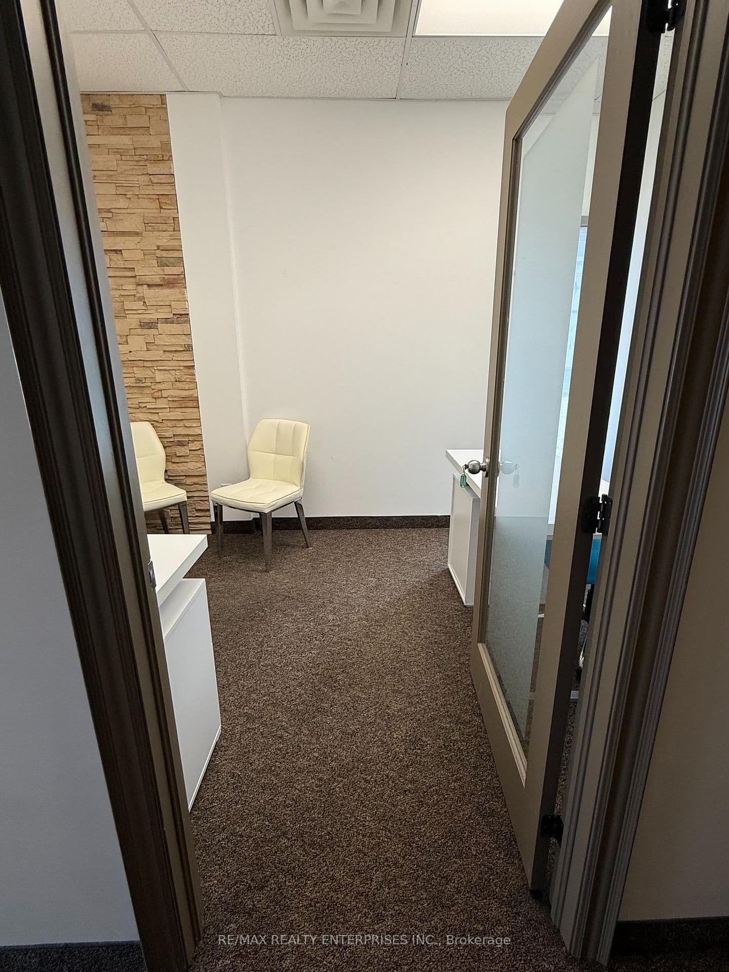 125 Lakeshore Road E, Unit C-01 thumbnail 3