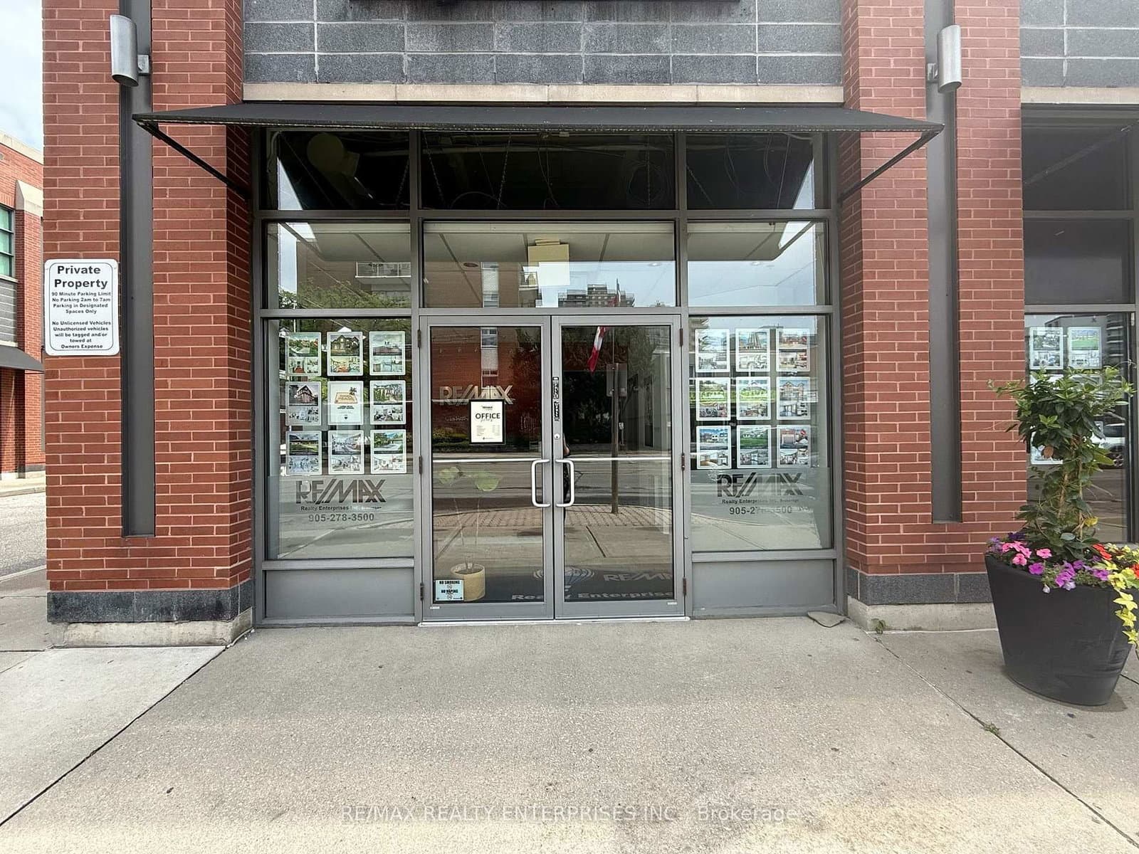 125 Lakeshore Road E, Unit C-01 thumbnail 4
